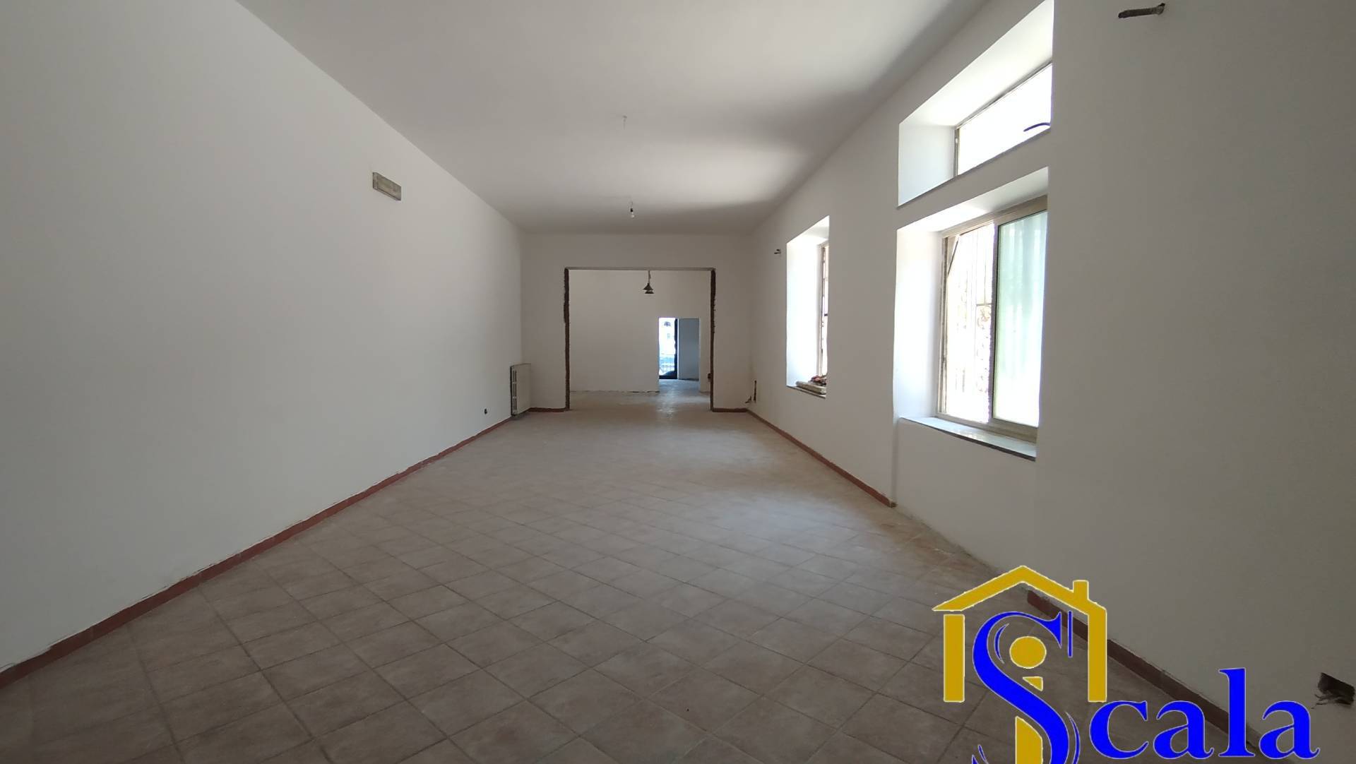 Locale commerciale in affitto a Curti