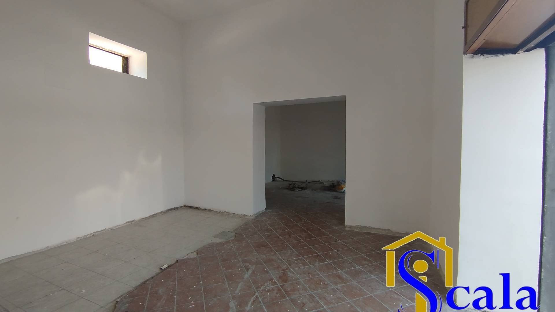 Locale commerciale in affitto a Curti
