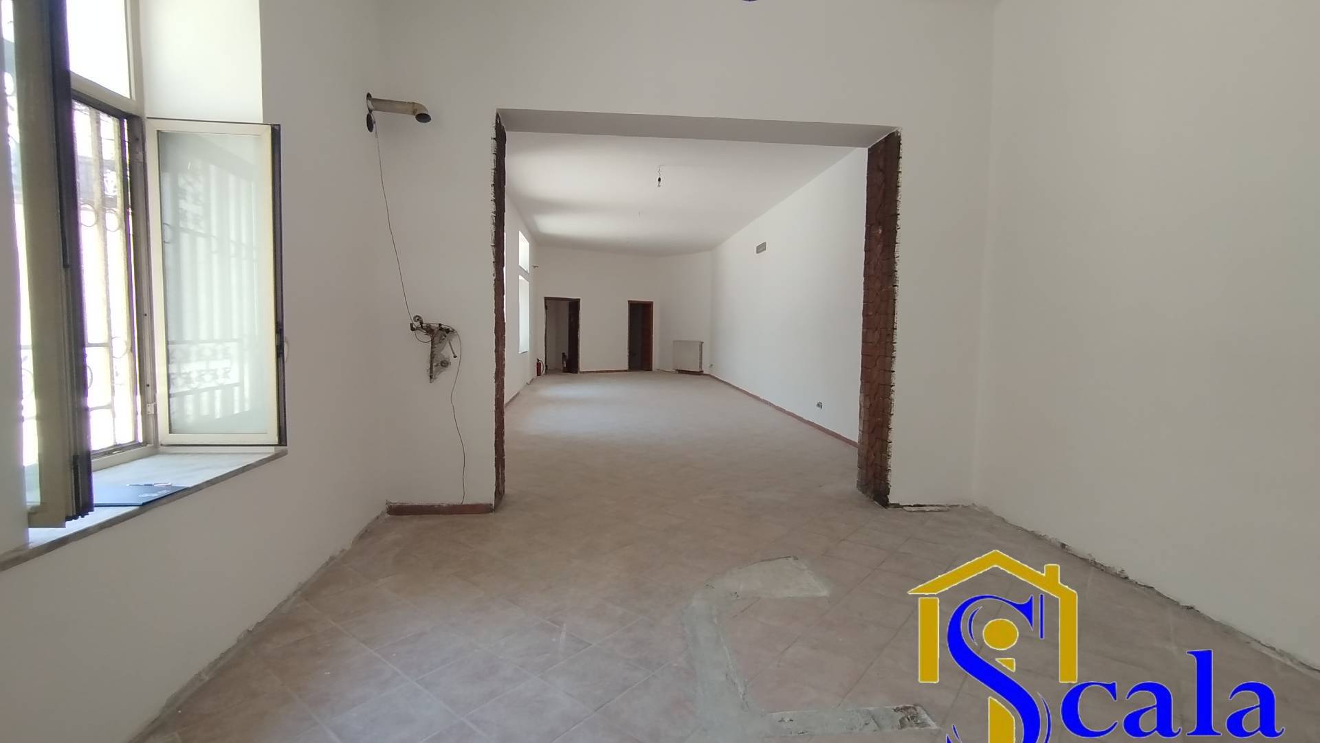 Locale commerciale in affitto a Curti