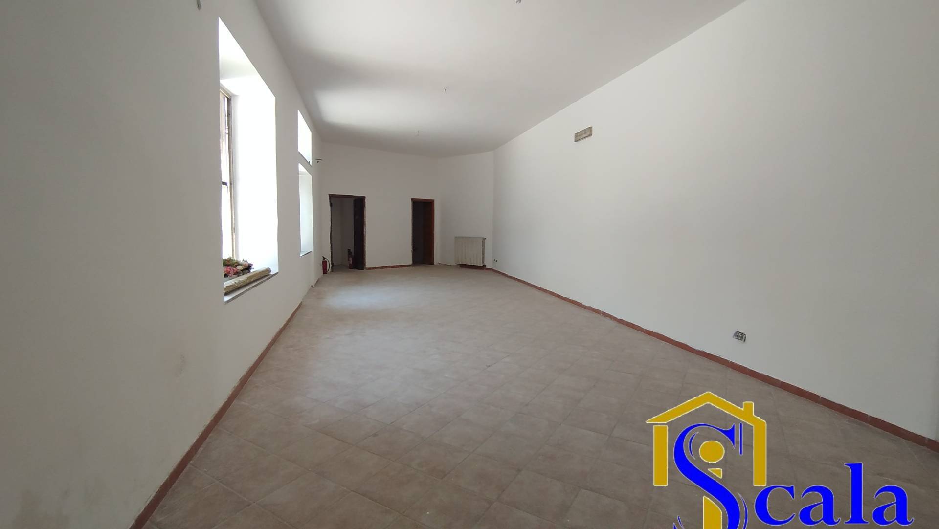 Locale commerciale in affitto a Curti