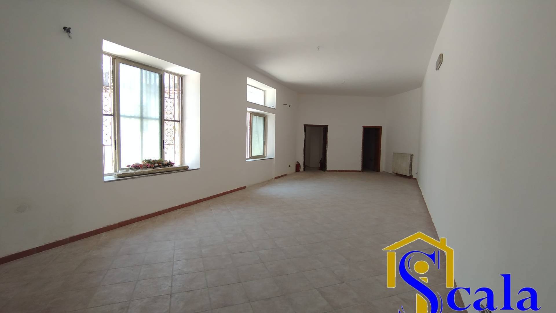 Locale commerciale in affitto a Curti