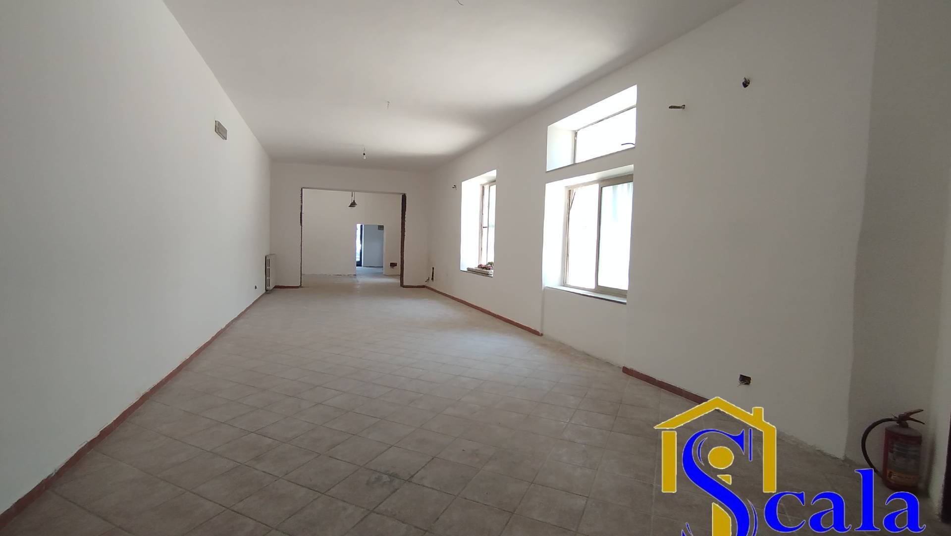 Locale commerciale in affitto a Curti