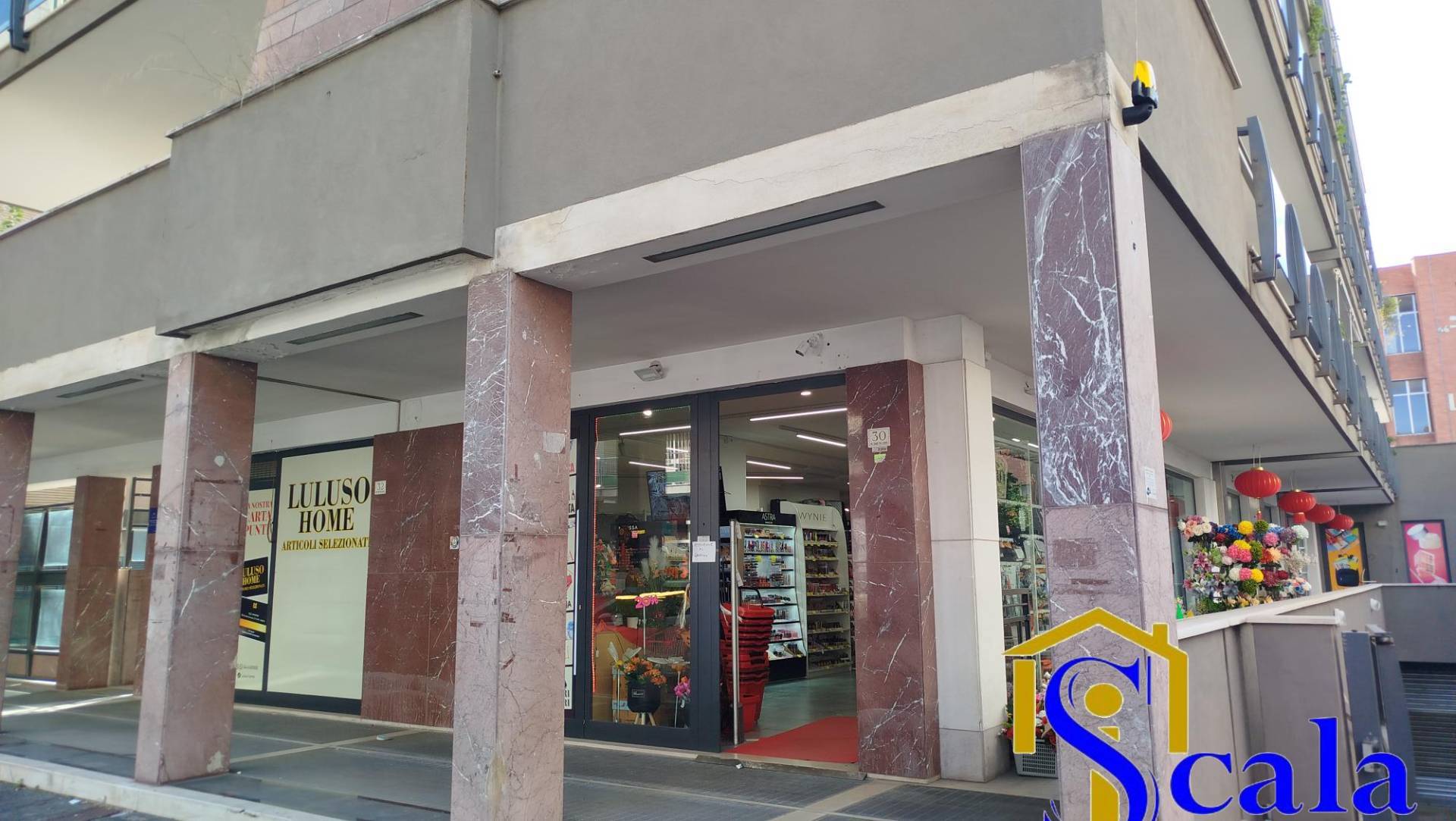 Locale commerciale in affitto a Caserta