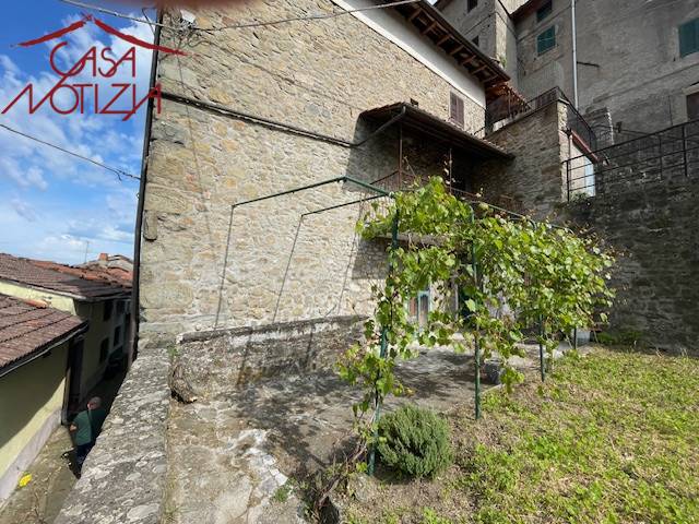 Casa semindipendente in vendita a Bagni di Lucca, Crasciana