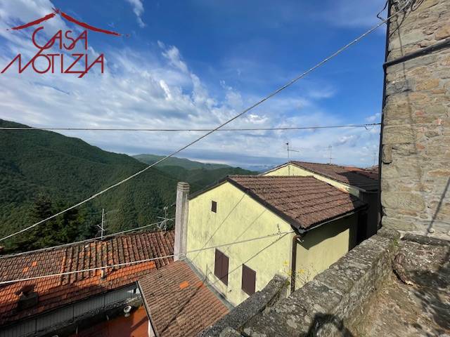 Casa semindipendente in vendita a Bagni di Lucca, Crasciana