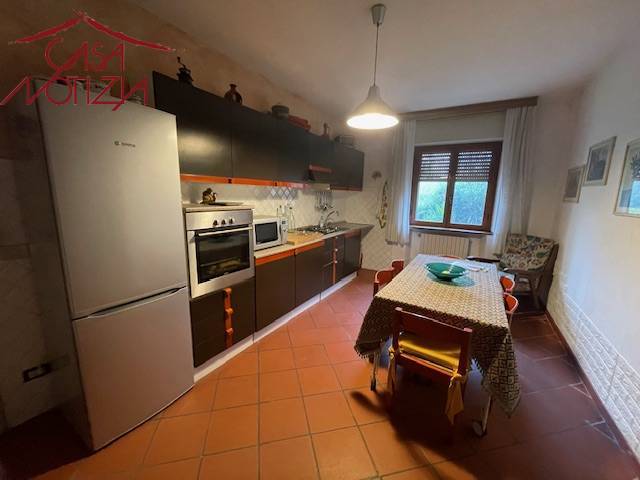 Villa bifamiliare in vendita a Lucca, Nozzano Castello