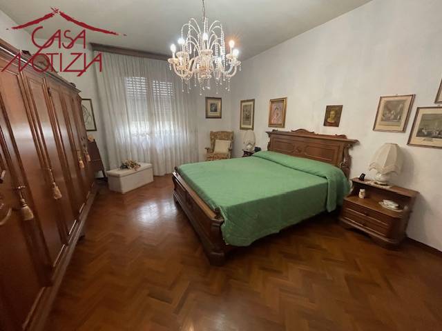 Villa bifamiliare in vendita a Lucca, Nozzano Castello