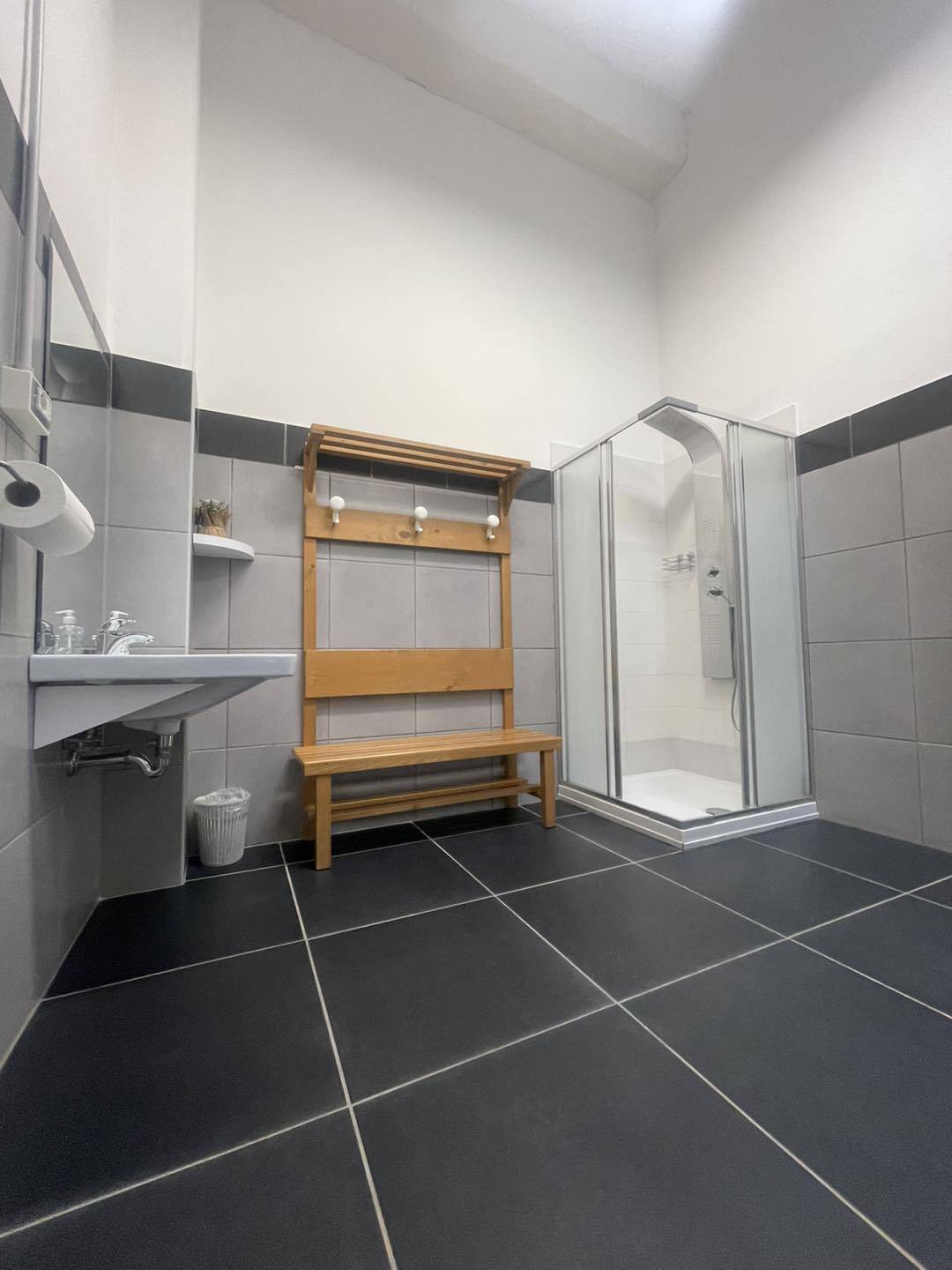 Locale commerciale in vendita a Frosinone