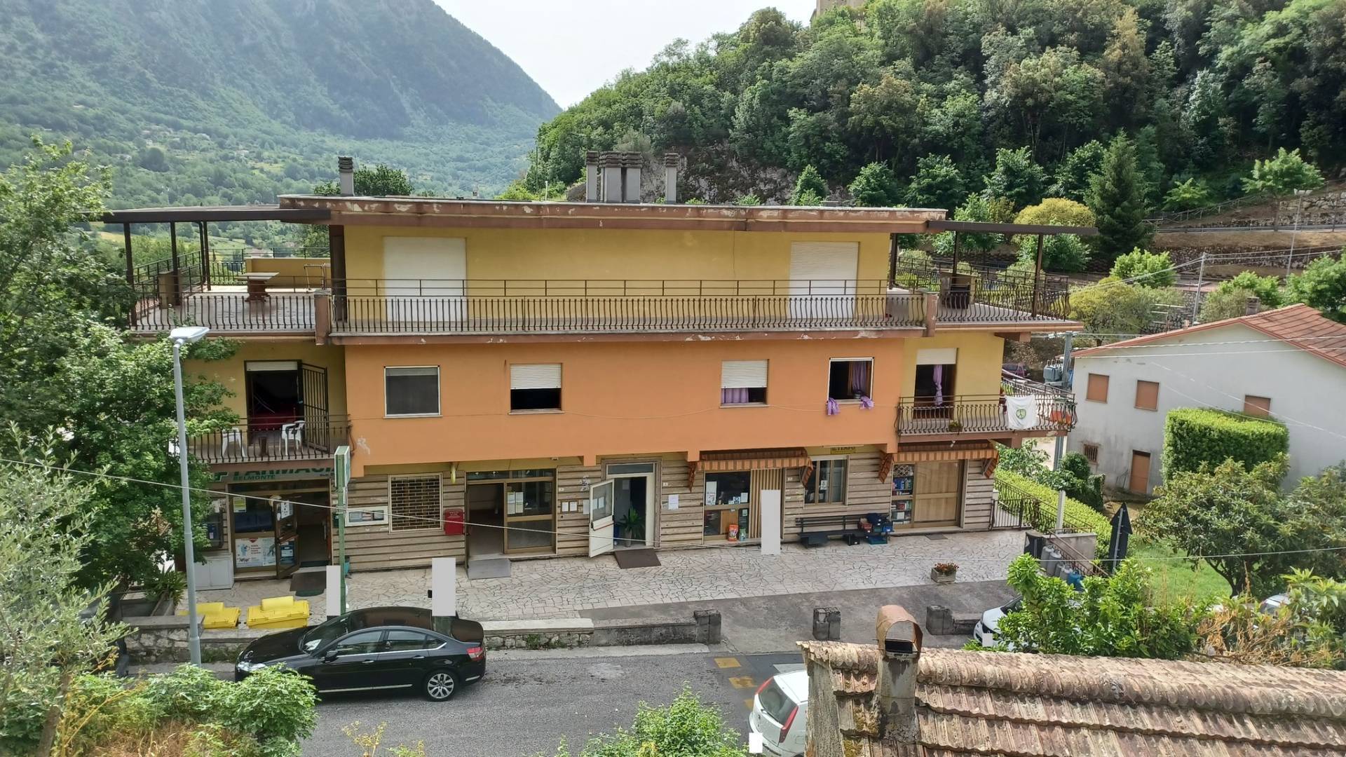 Locale commerciale in vendita a Belmonte Castello