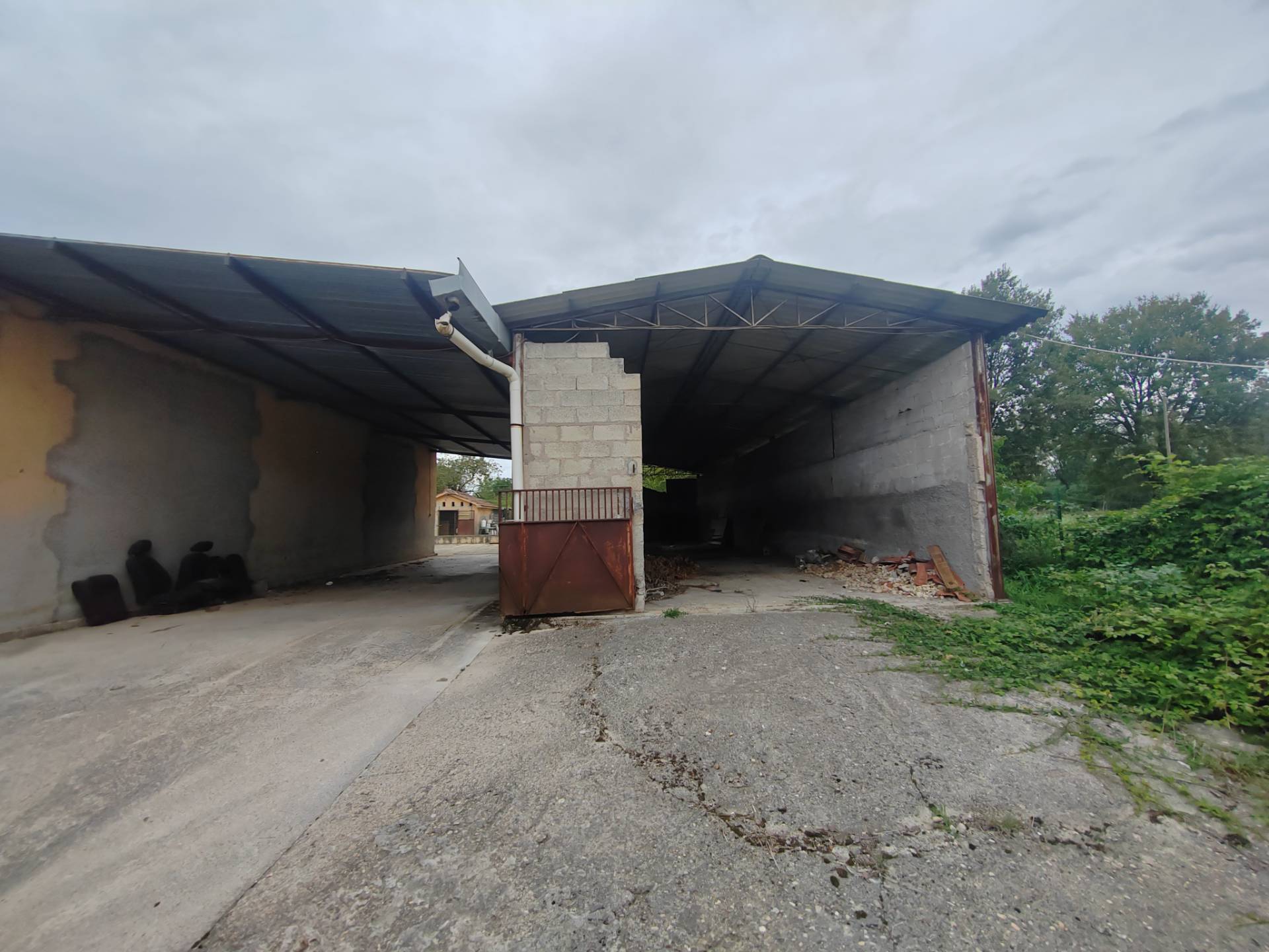 Magazzino in vendita a San Giovanni Incarico, San Cataldo