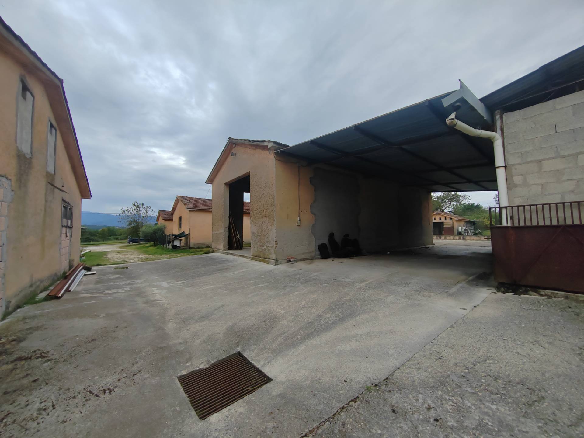 Magazzino in vendita a San Giovanni Incarico, San Cataldo