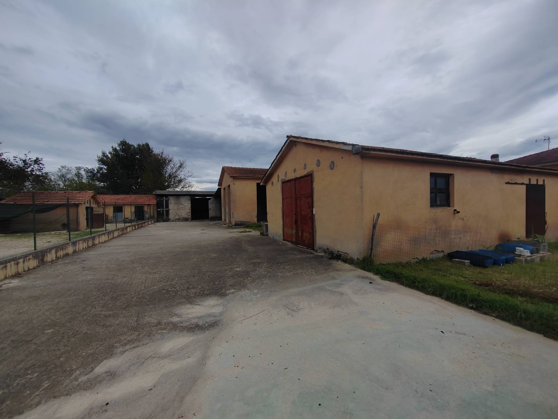 Magazzino in vendita a San Giovanni Incarico, San Cataldo