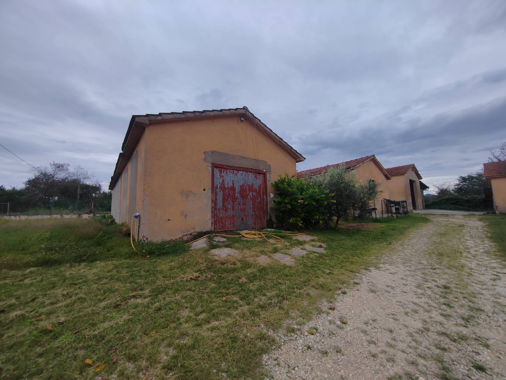 Magazzino in vendita a San Giovanni Incarico, San Cataldo