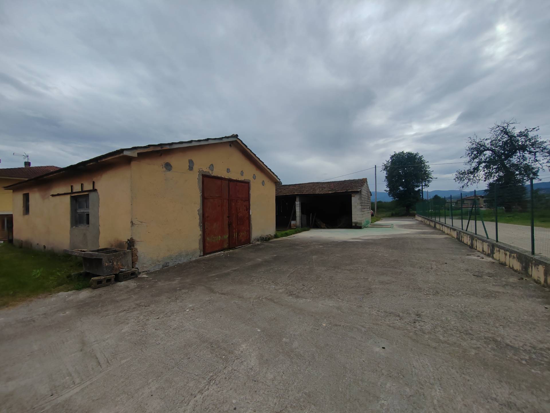 Magazzino in vendita a San Giovanni Incarico, San Cataldo