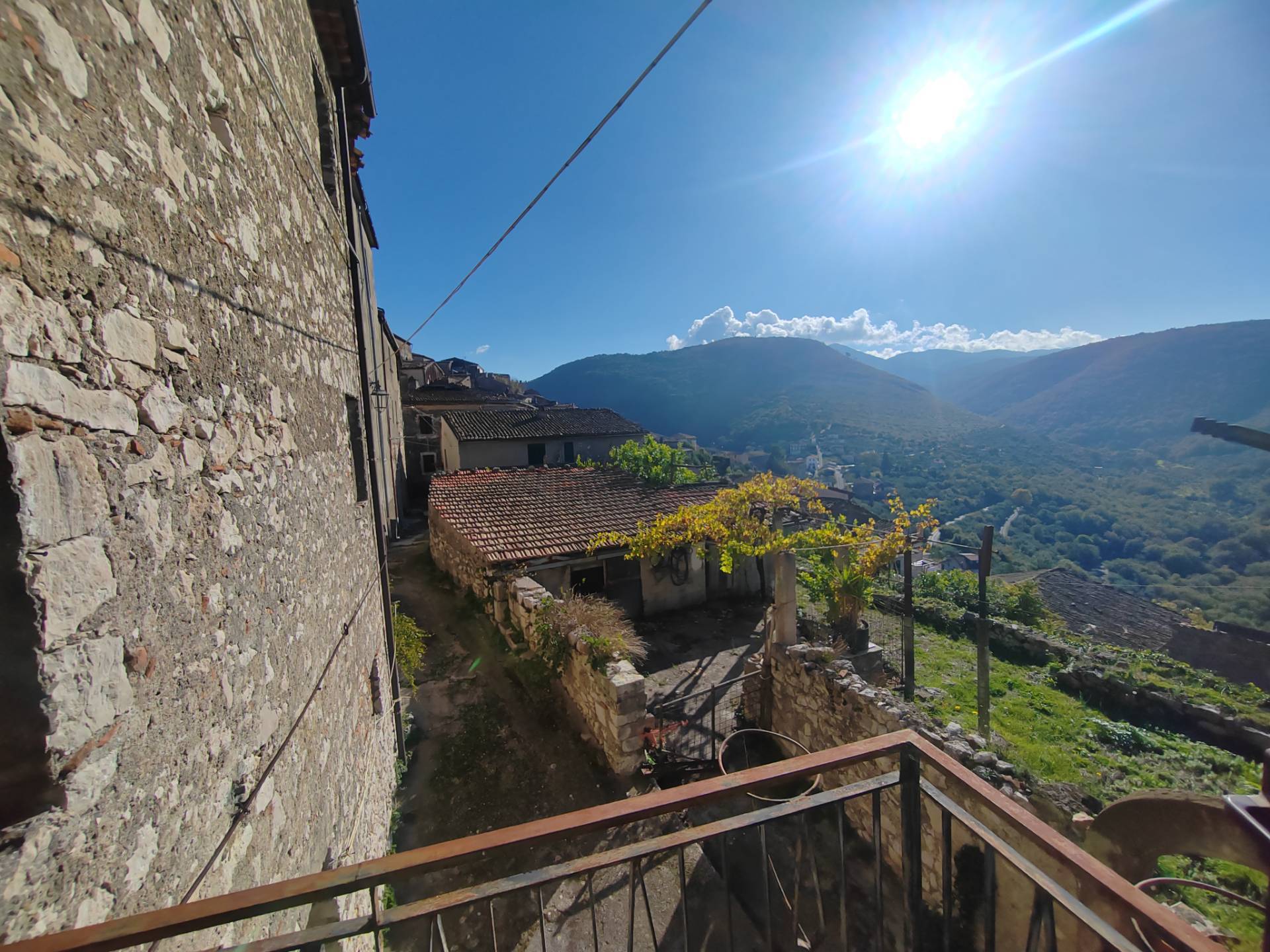FABBRICATO in vendita a Castro dei Volsci