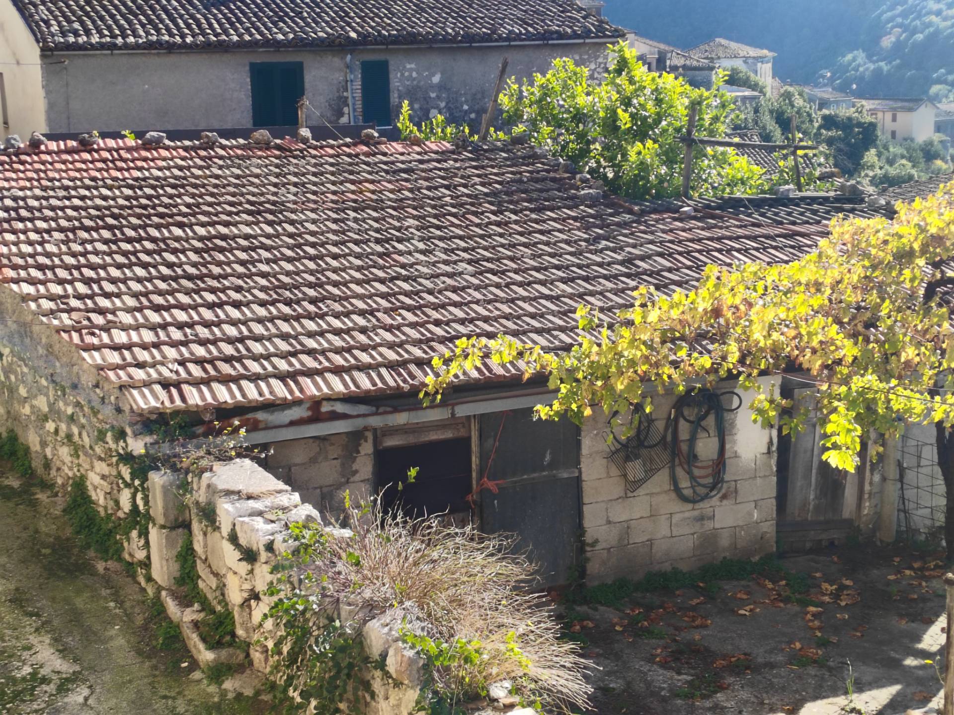 FABBRICATO in vendita a Castro dei Volsci