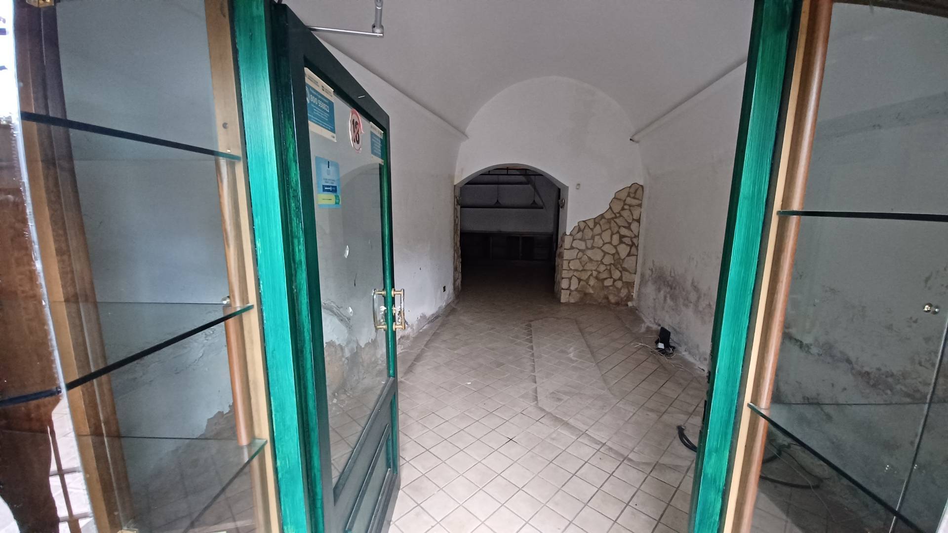 Locale commerciale in vendita a Sonnino