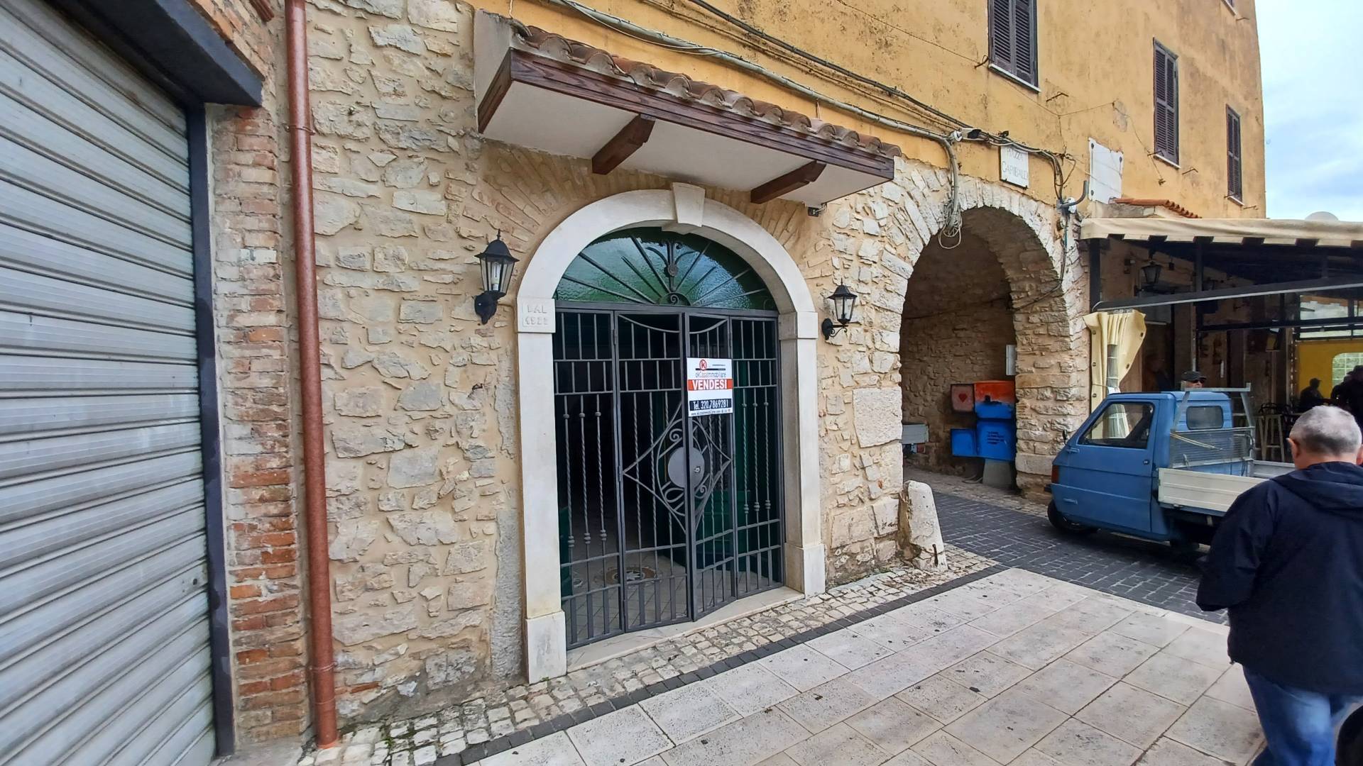 Locale commerciale in vendita a Sonnino