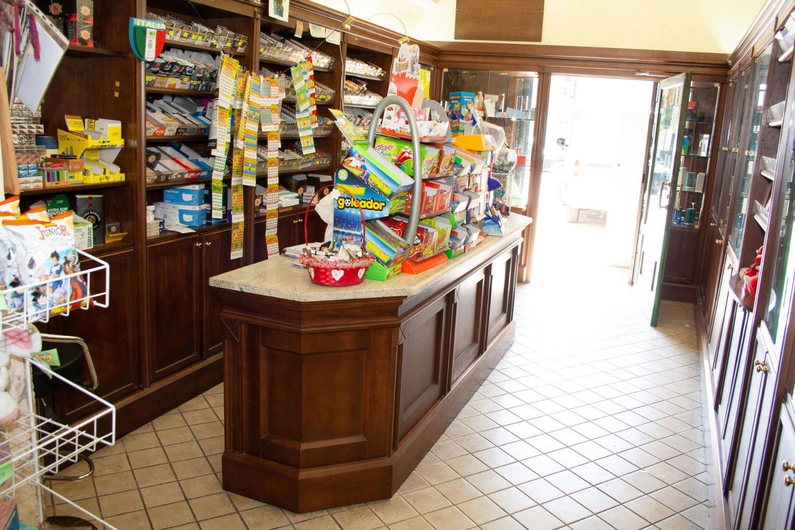 Locale commerciale in vendita a Sonnino