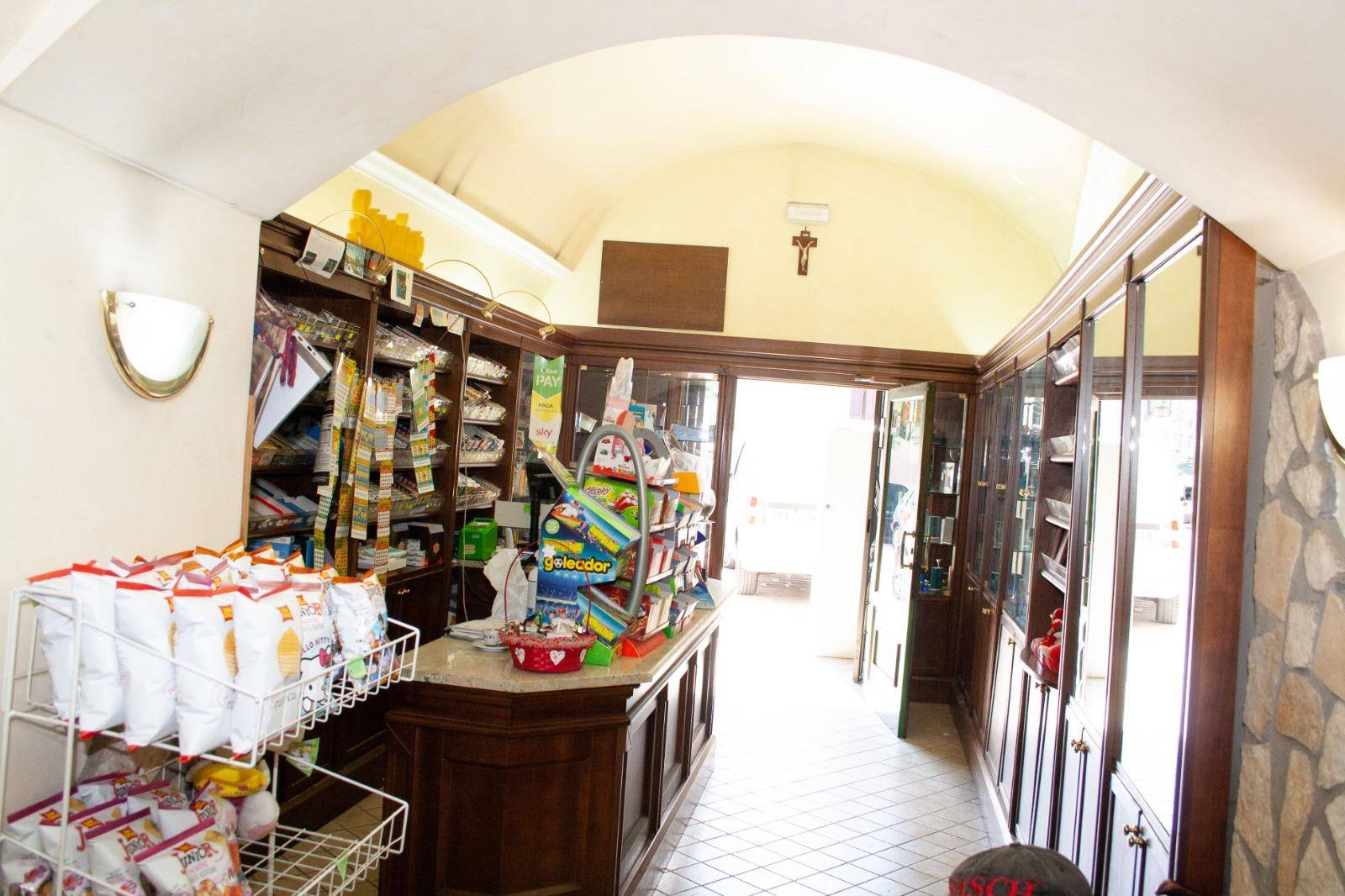 Locale commerciale in vendita a Sonnino