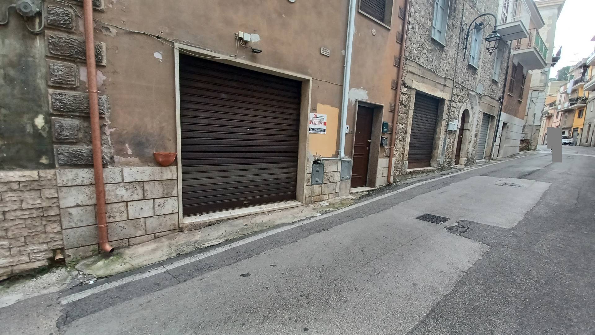 Locale commerciale in vendita a Sonnino