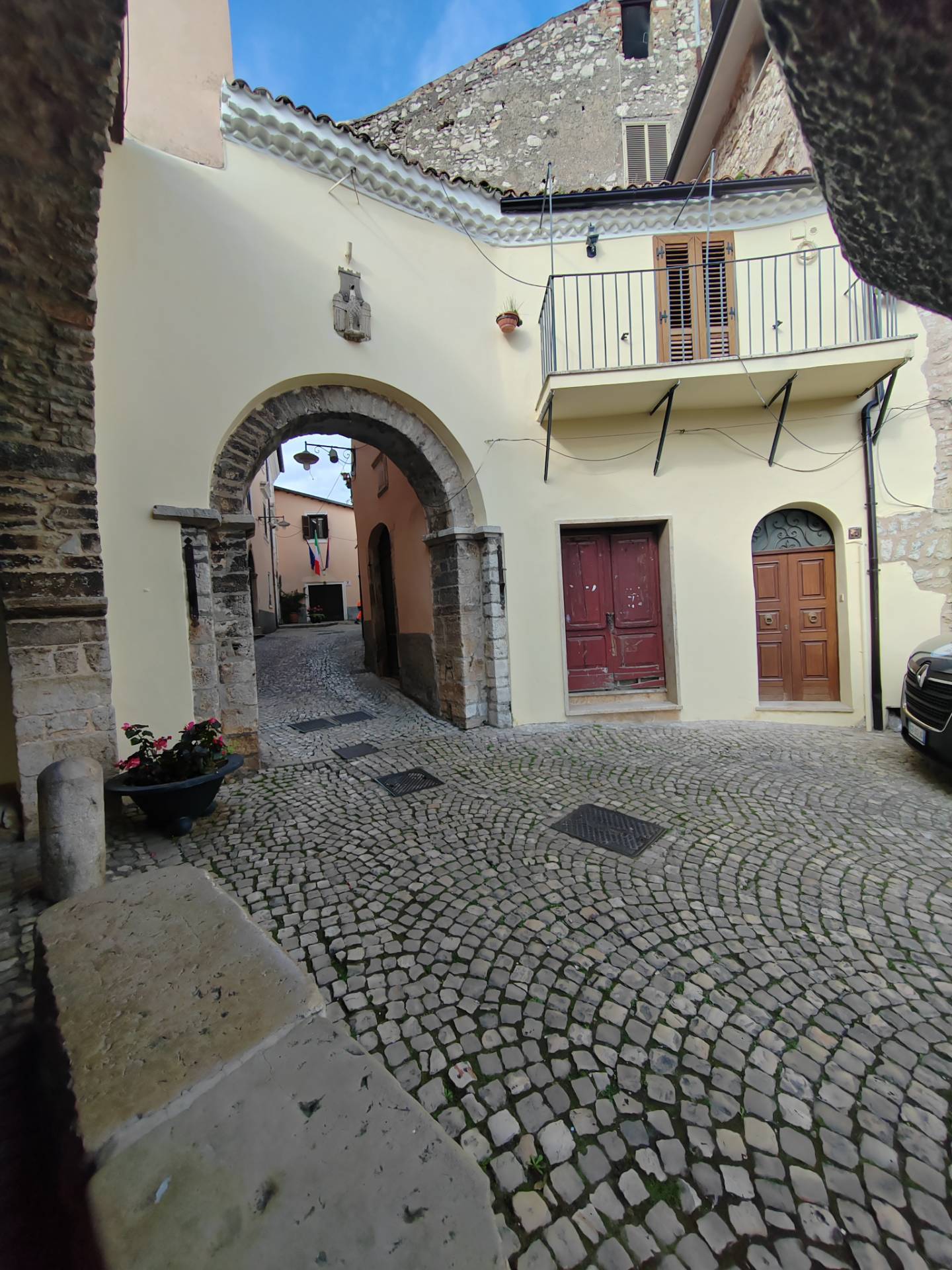 Locale commerciale in vendita a Maenza