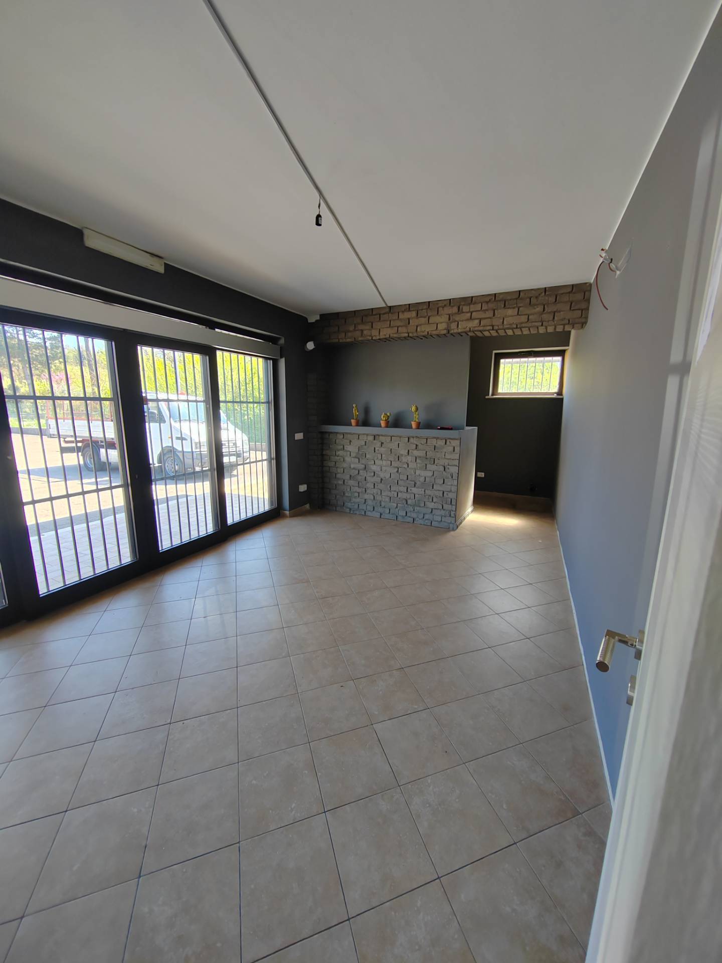 Locale commerciale in affitto a Ceccano