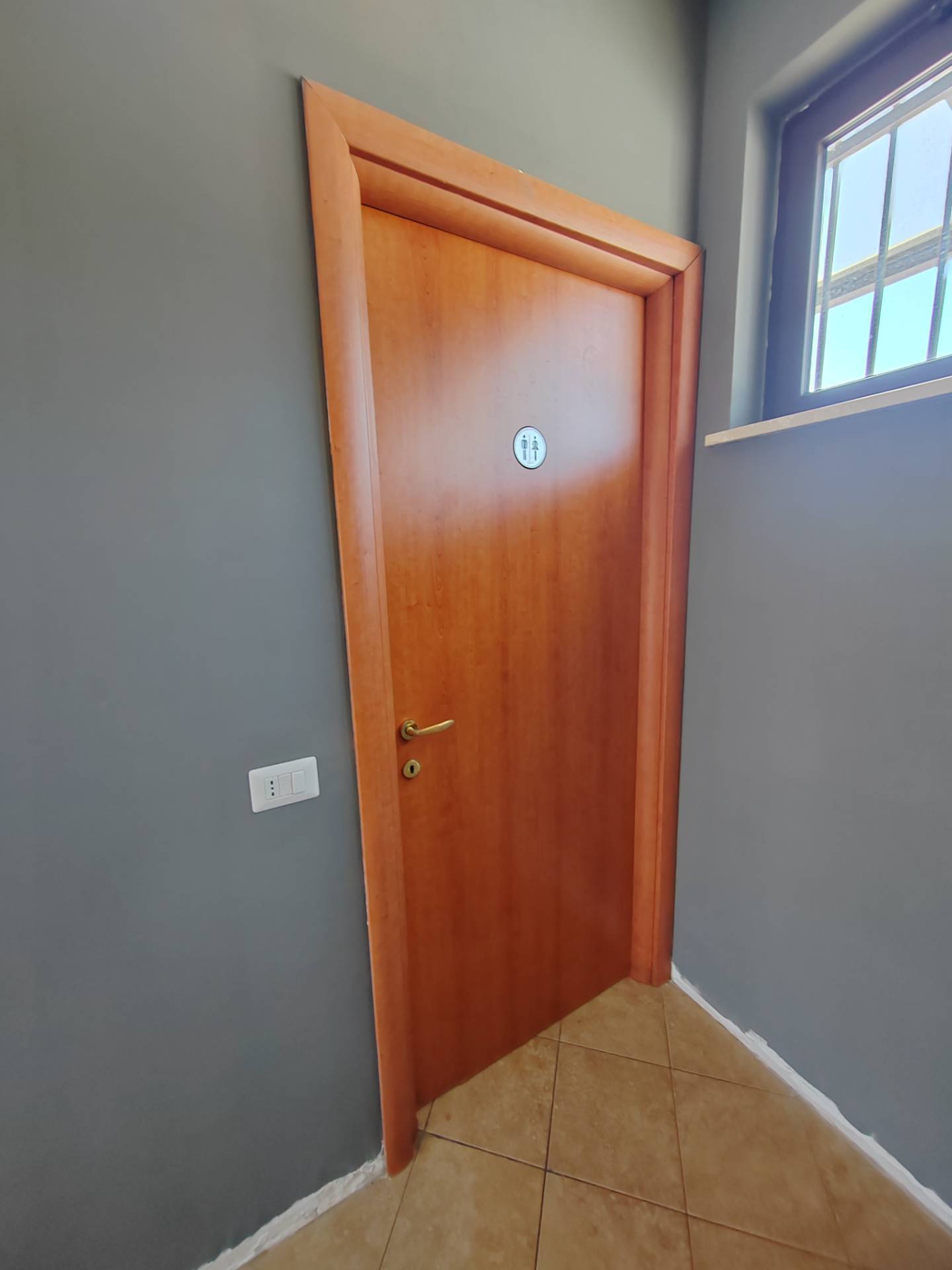 Locale commerciale in affitto a Ceccano