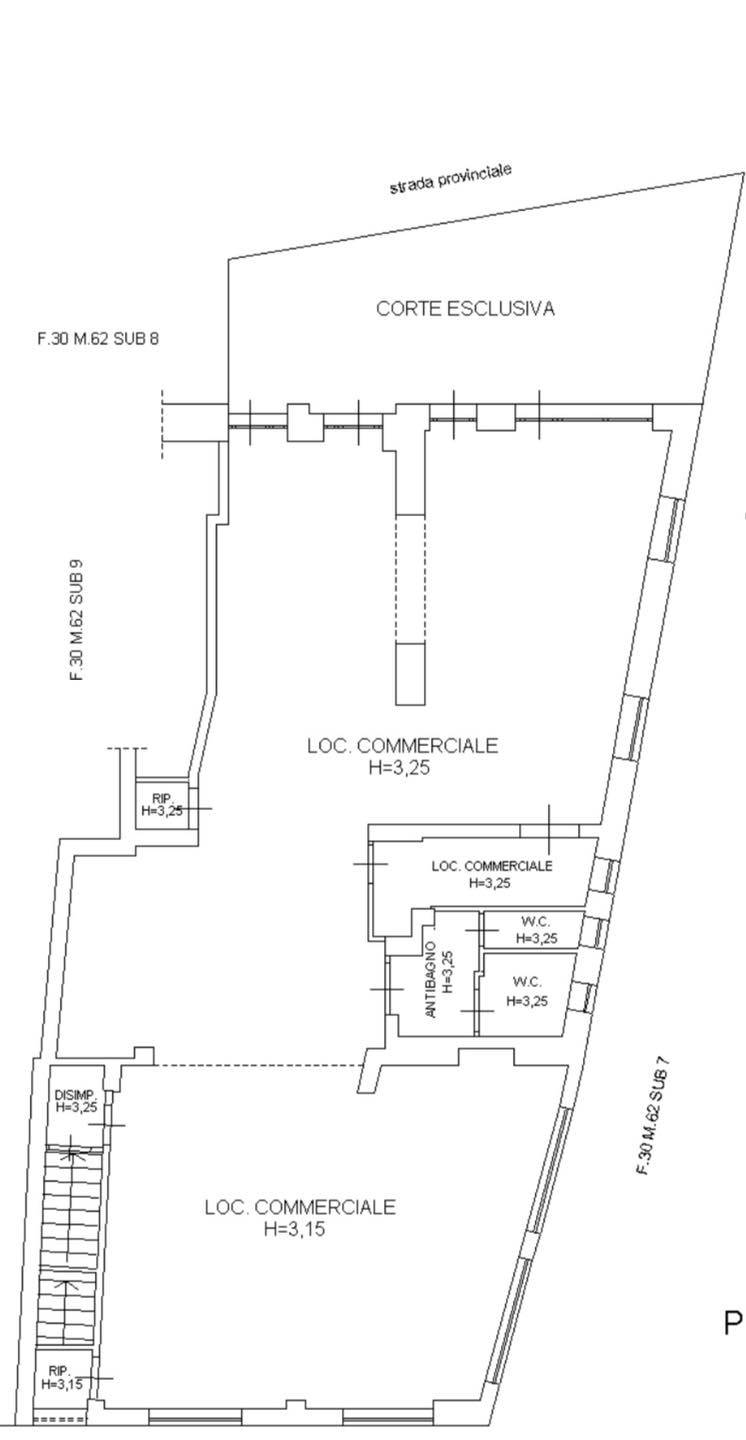 Locale commerciale in affitto a Frosinone, Centro