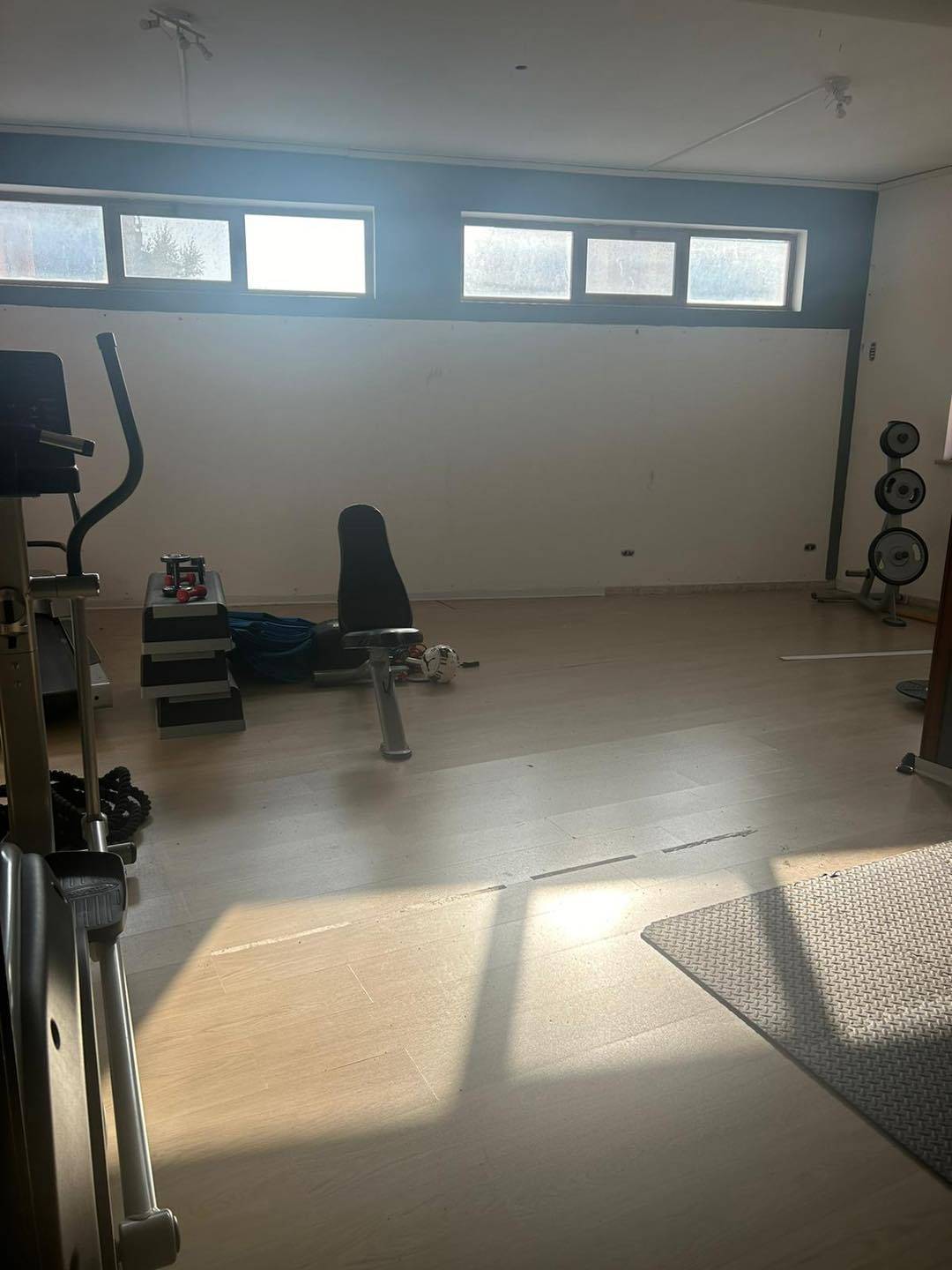 Locale commerciale in affitto a Frosinone, Centro