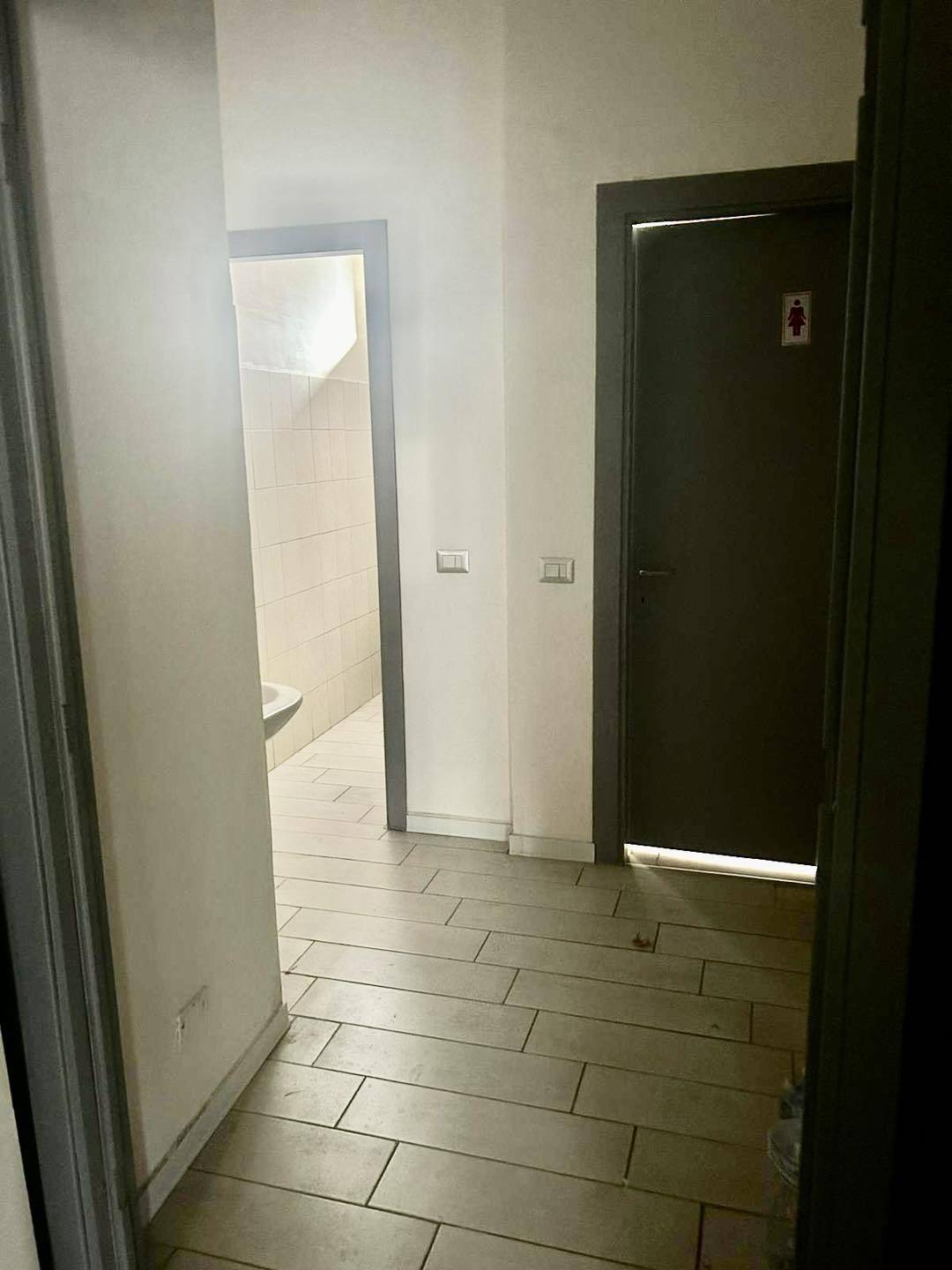 Locale commerciale in affitto a Frosinone, Centro