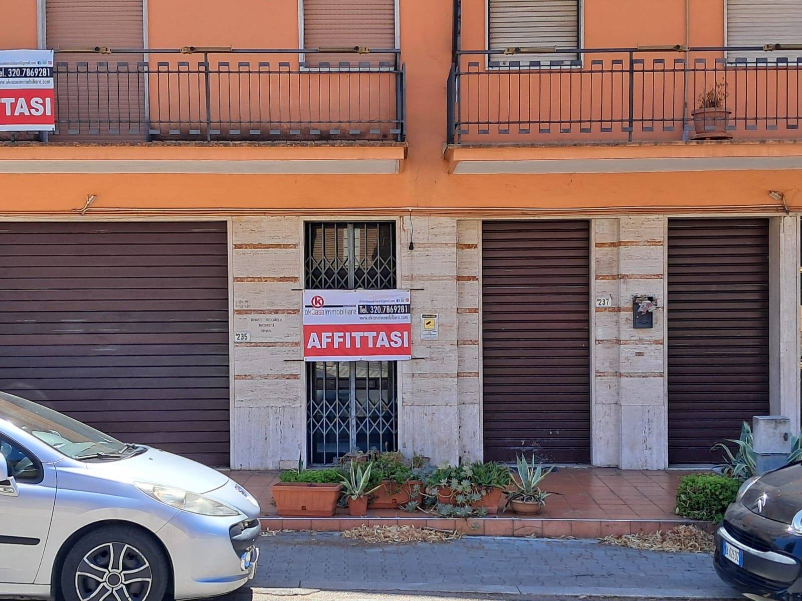 Locale commerciale in affitto a Frosinone, Centro