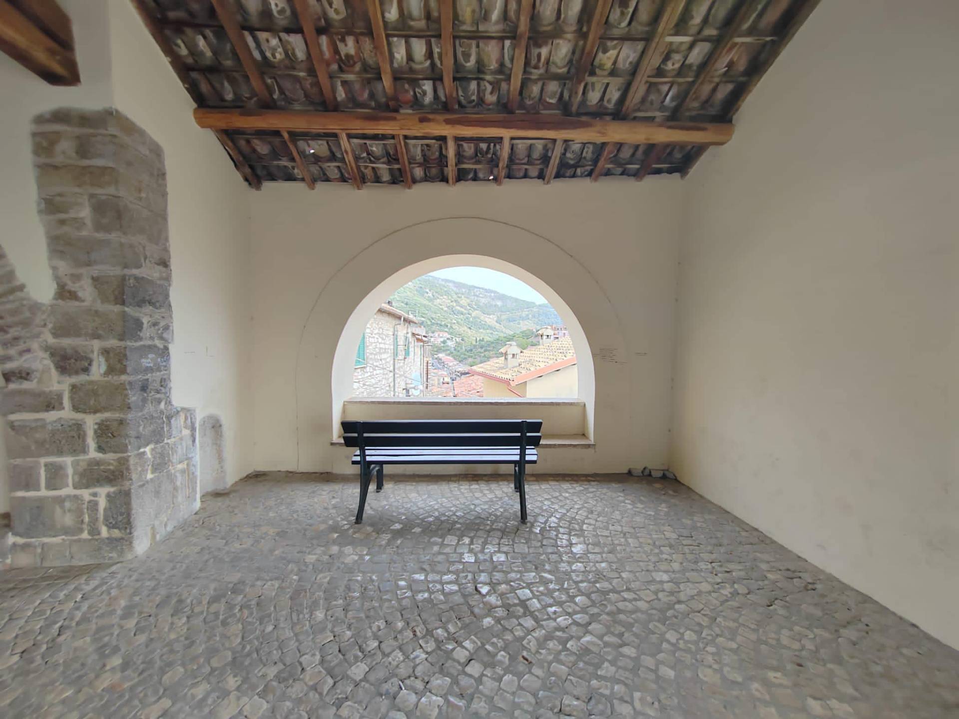 Locale commerciale in vendita a Maenza