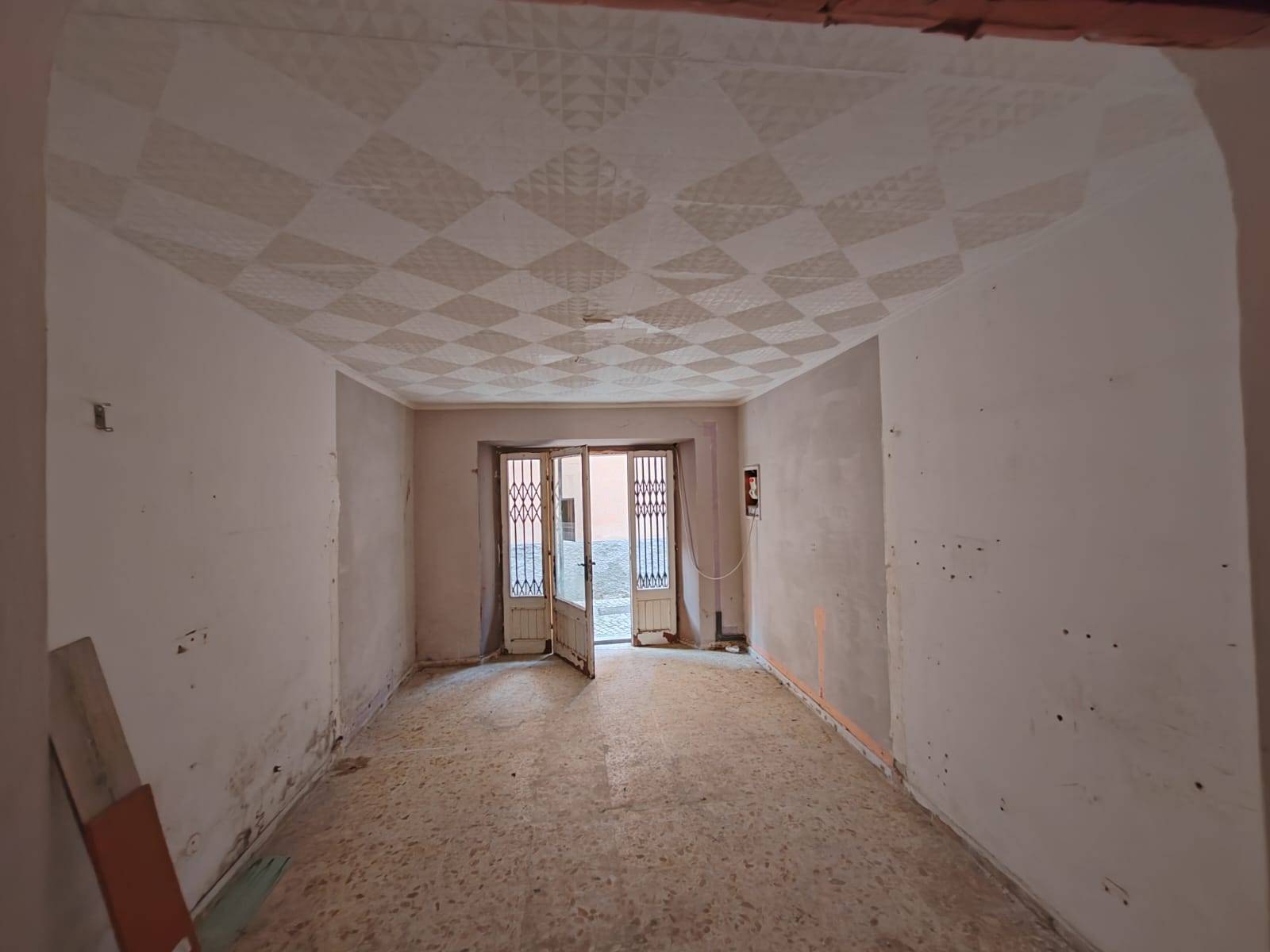 Locale commerciale in vendita a Maenza