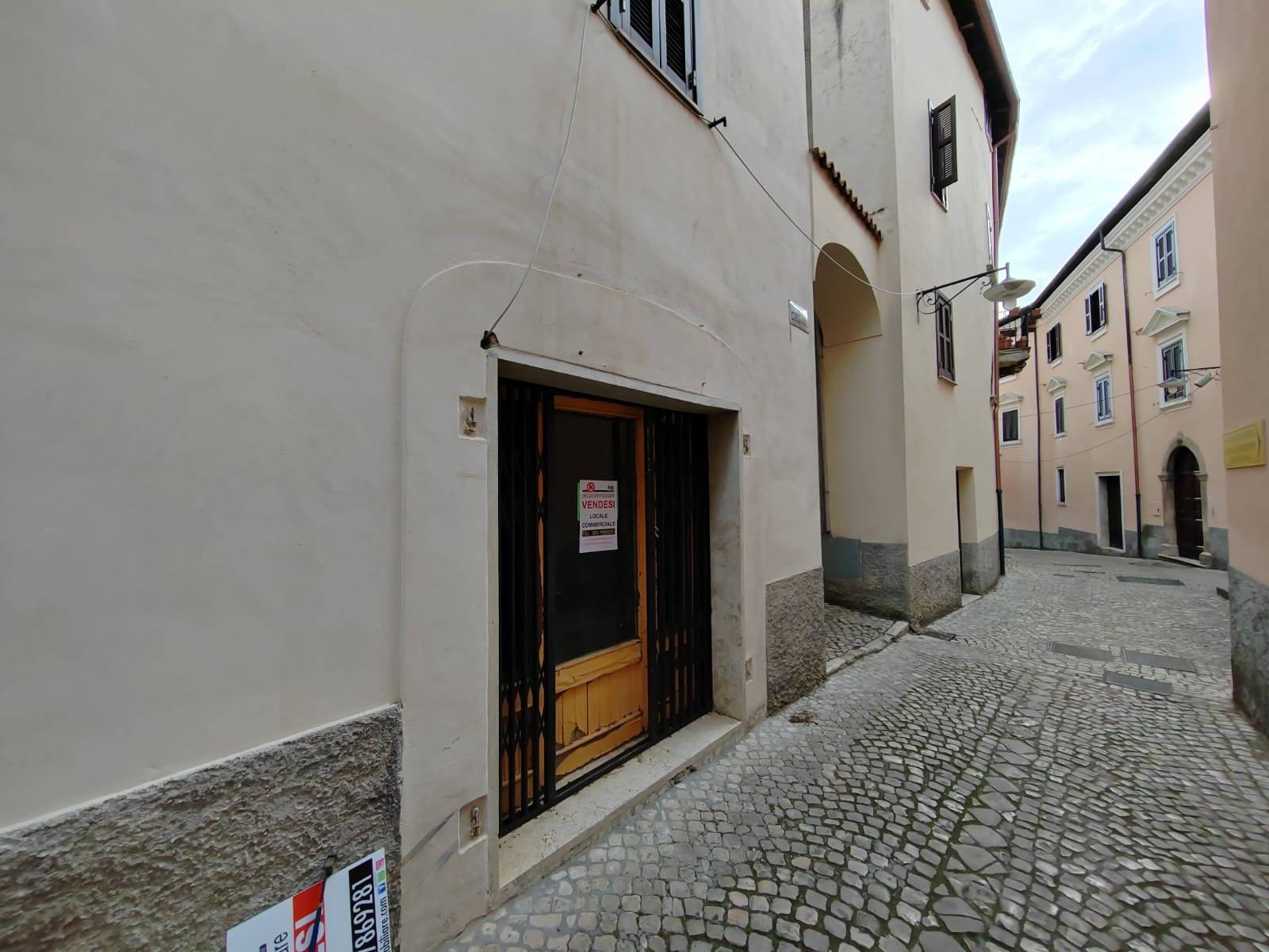 Locale commerciale in vendita a Maenza