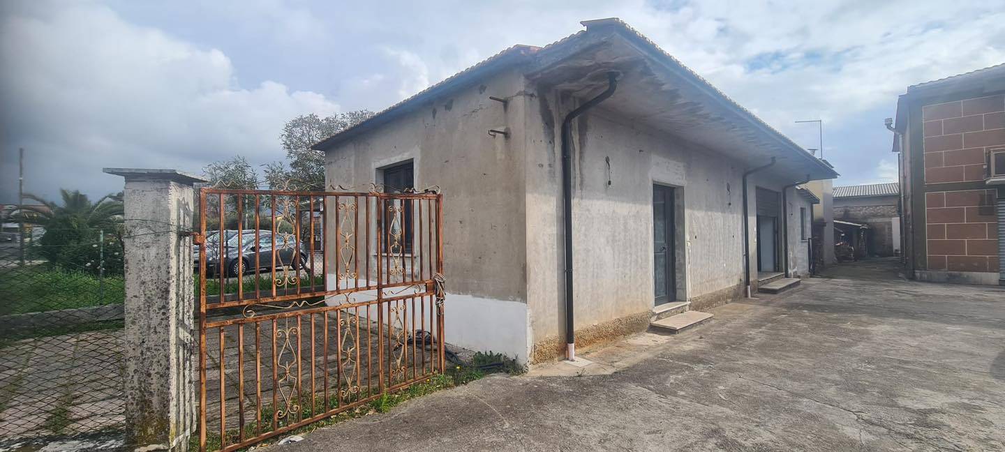 Locale commerciale in affitto a Alatri