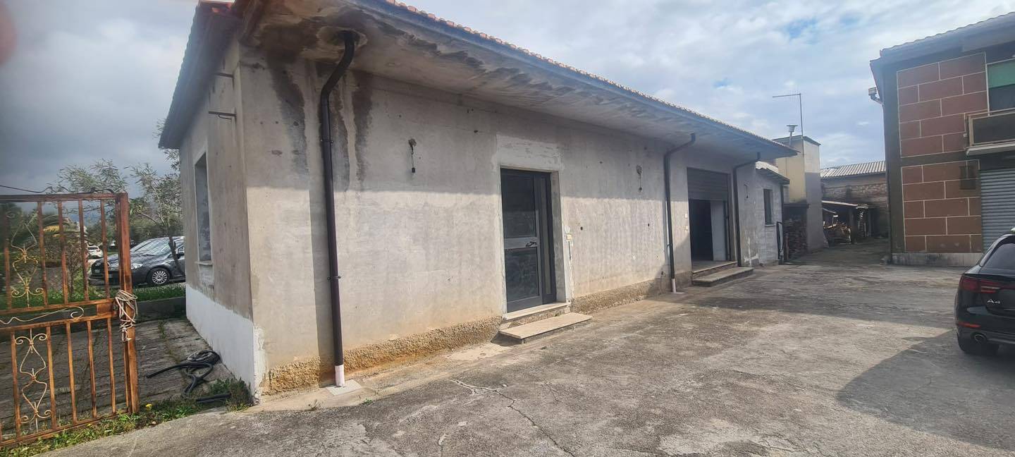 Locale commerciale in affitto a Alatri