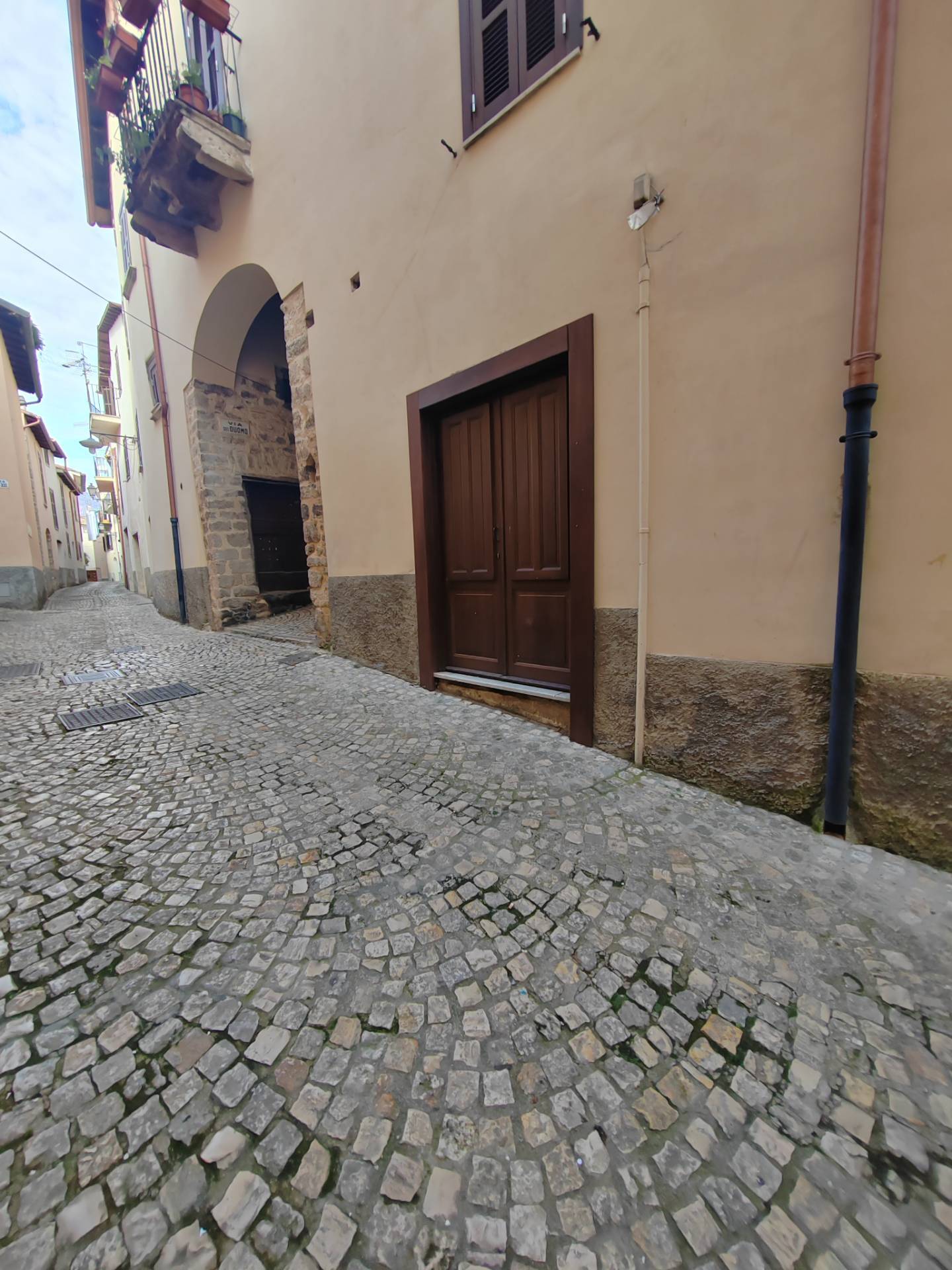 Locale commerciale in vendita a Maenza