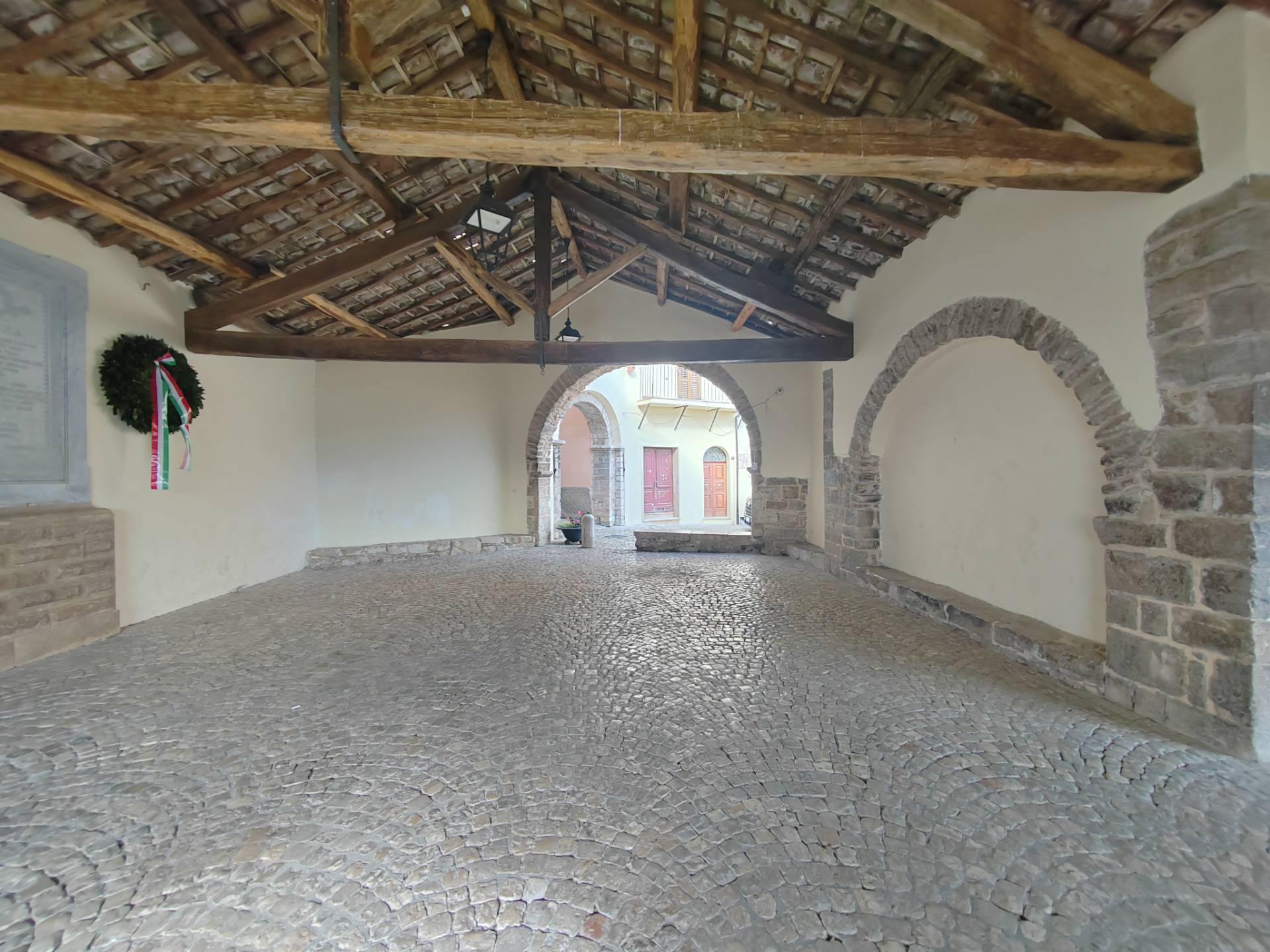 Locale commerciale in vendita a Maenza