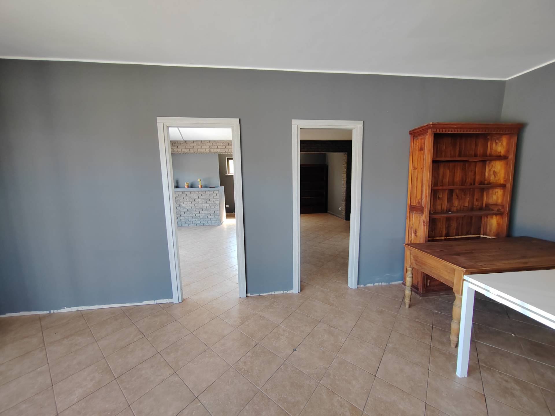 Locale commerciale in affitto a Ceccano