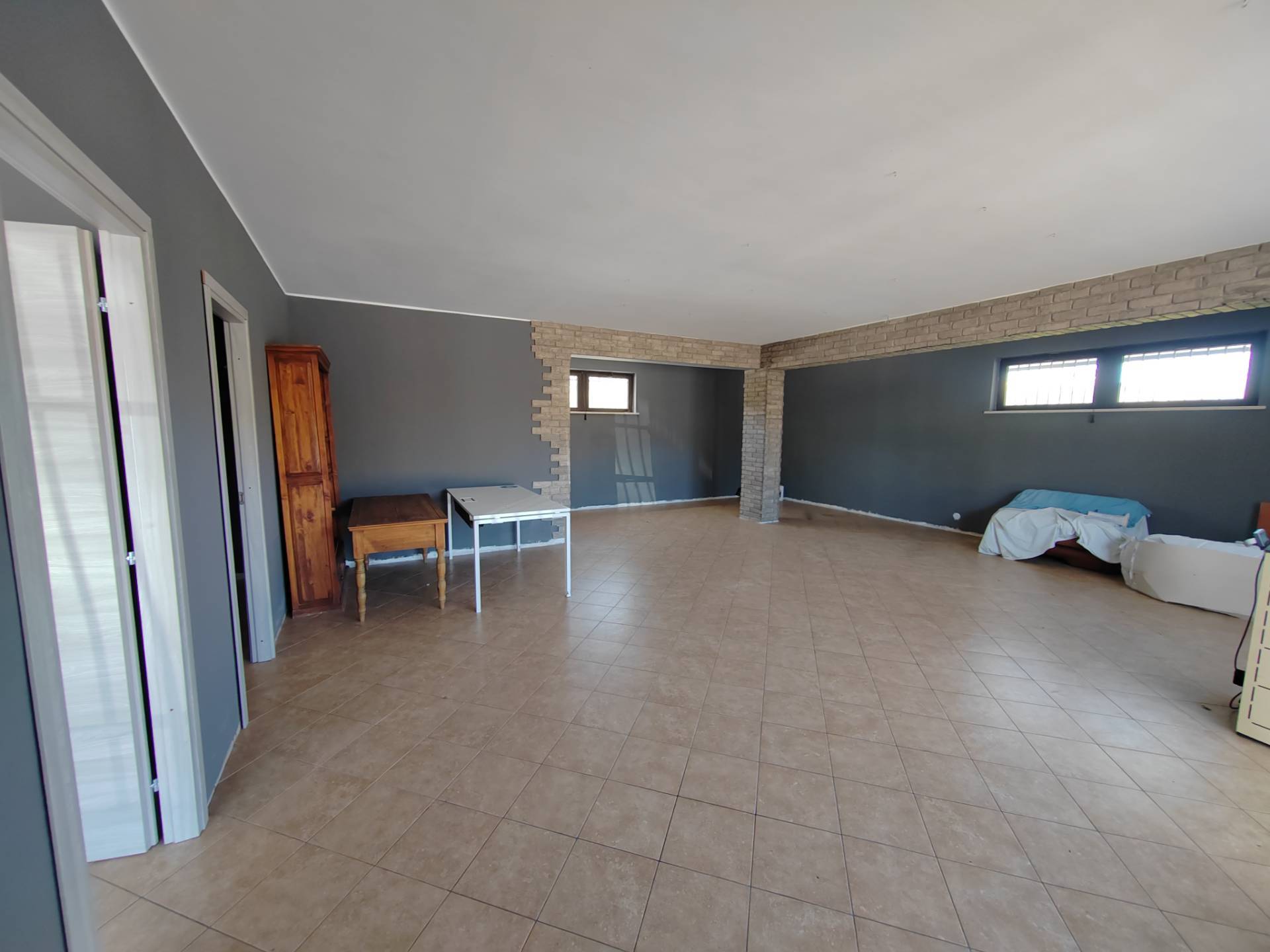 Locale commerciale in affitto a Ceccano