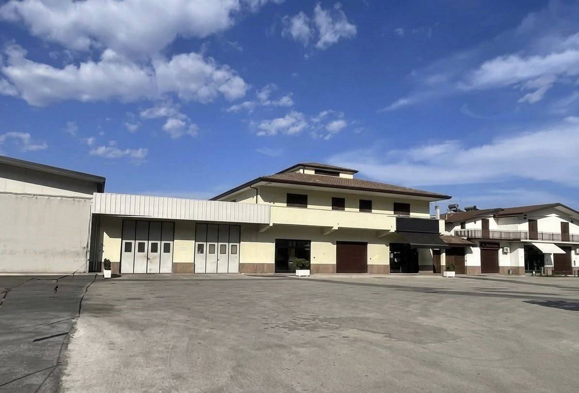 Locale commerciale in affitto a Morolo, Madonna del Piano