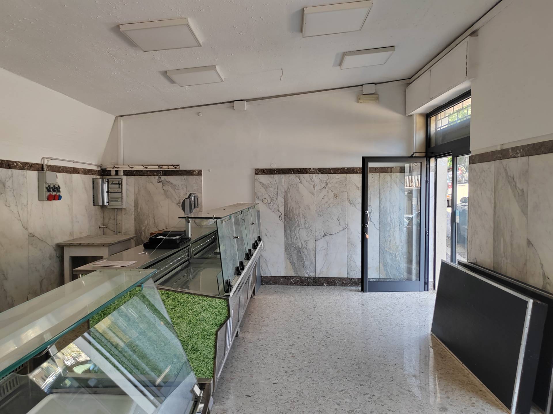 Locale commerciale in vendita a Ceccano