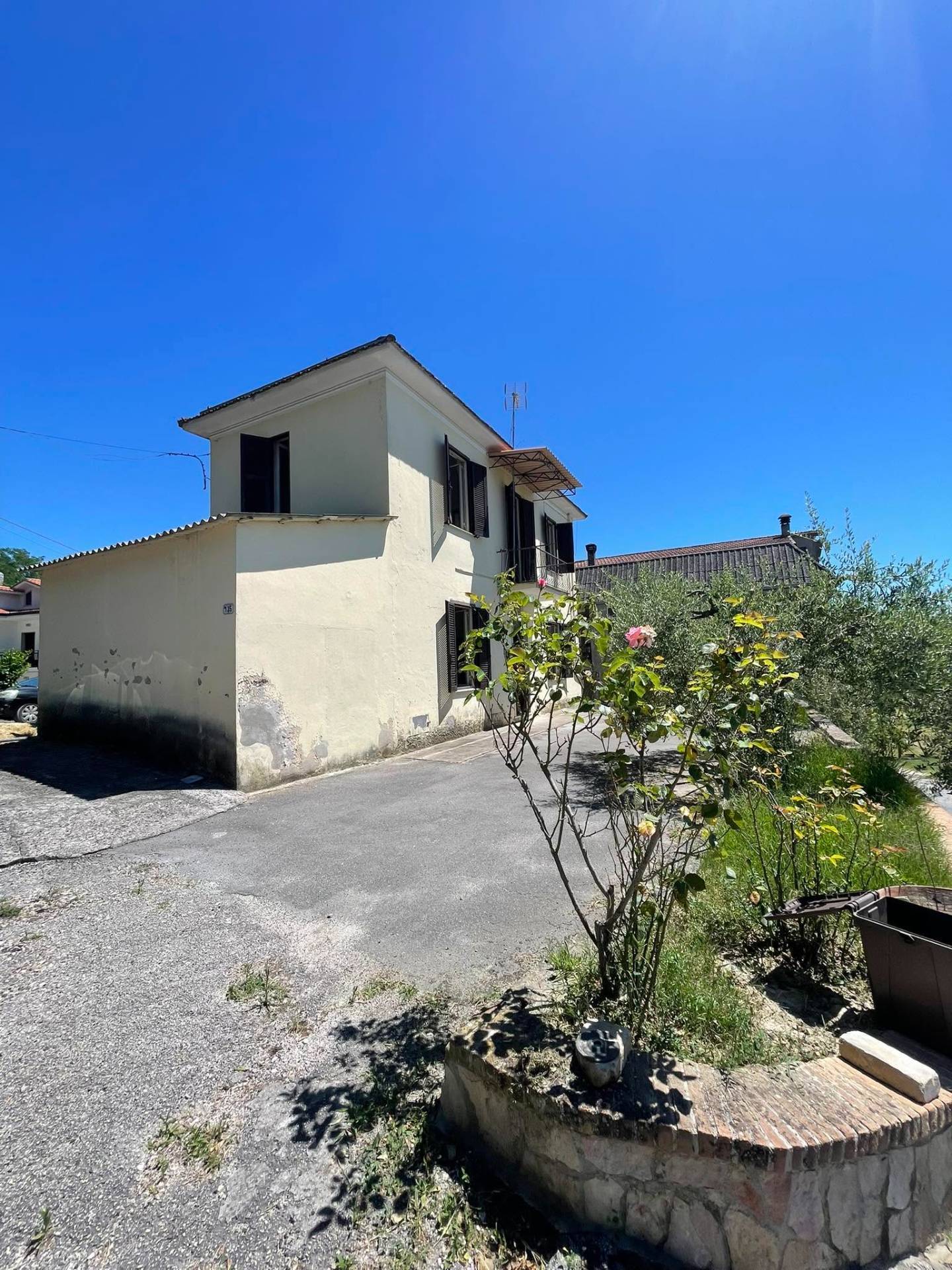 Casa indipendente in vendita a Frosinone, Periferia