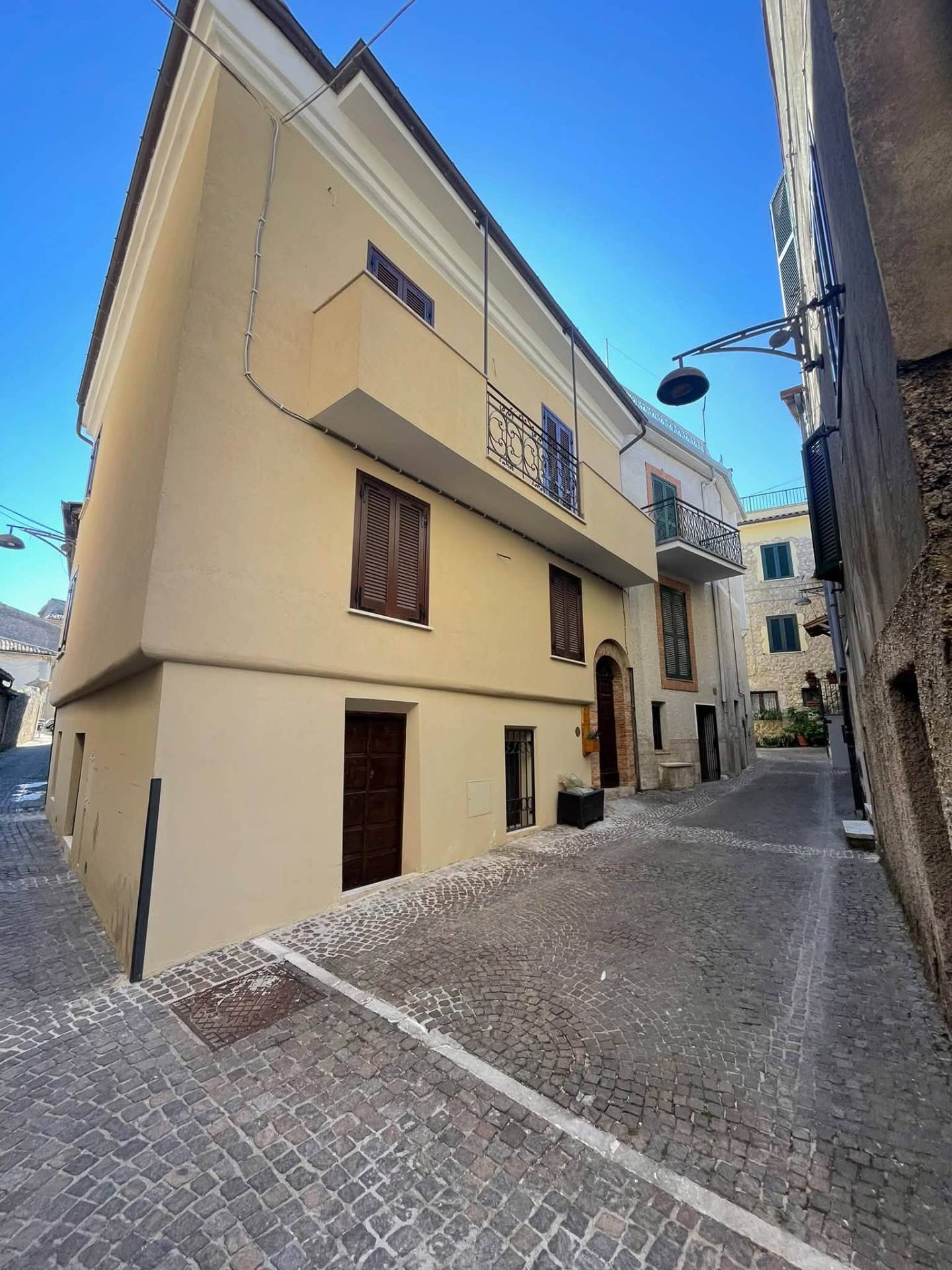 palazzina in vendita a Vico nel Lazio