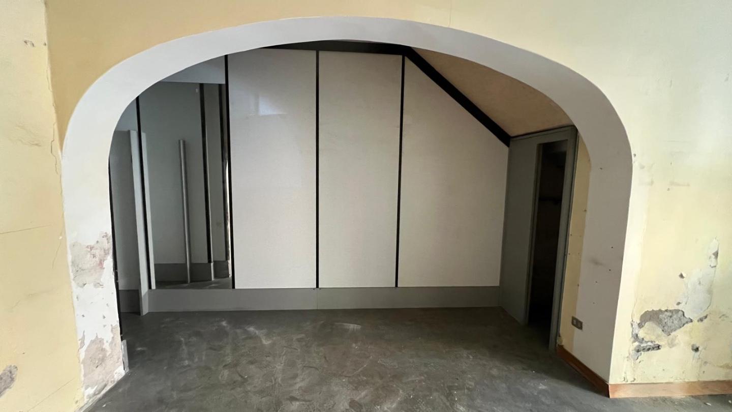 Locale commerciale in vendita, Pisa san martino