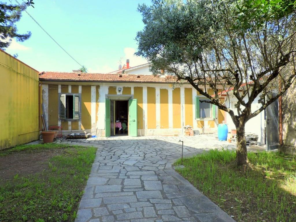 Casa indipendente con giardino, Vecchiano avane