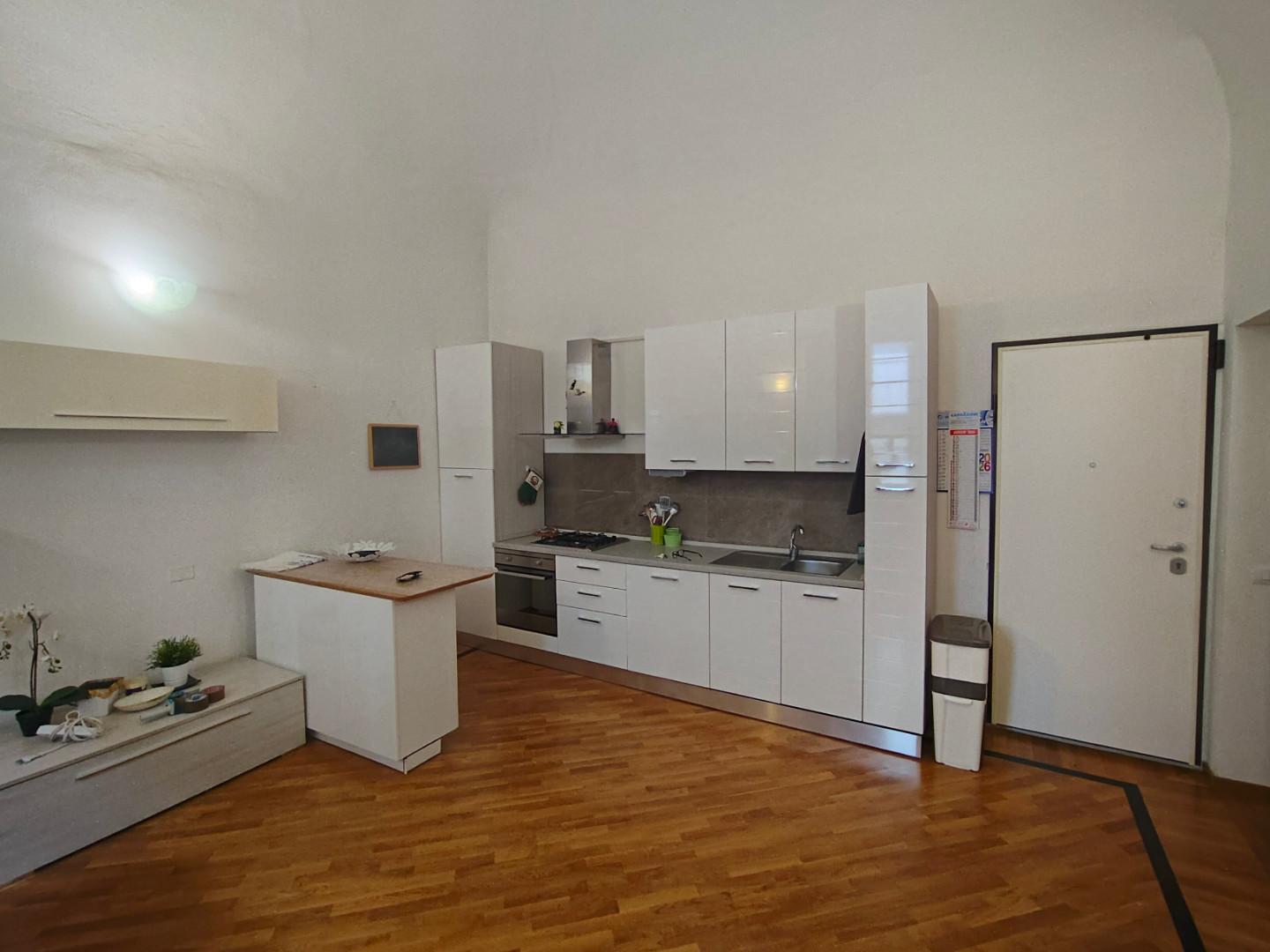 Trilocale arredato in affitto, Pisa corso italia