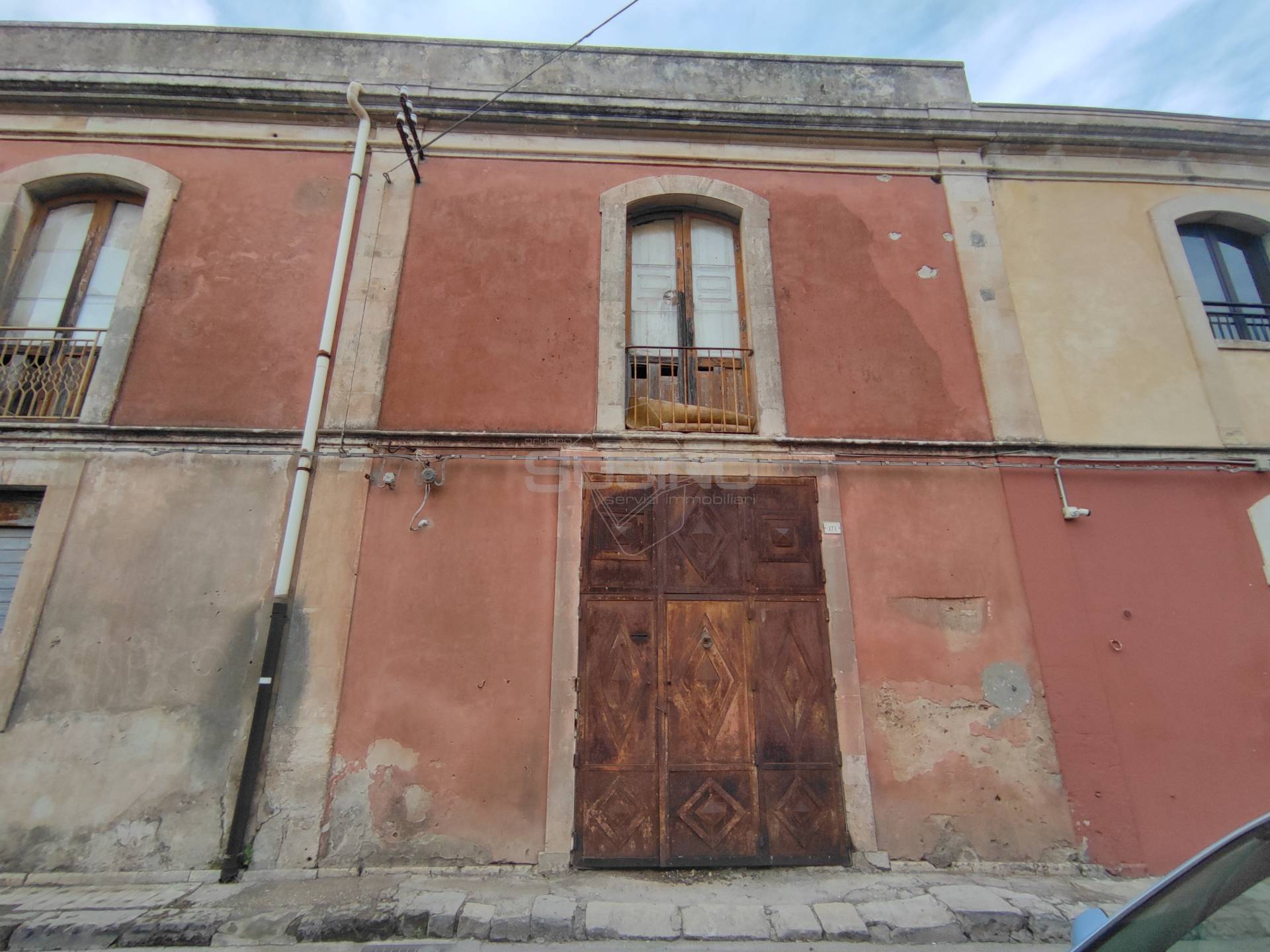 Casa indipendente con terrazzo, Floridia centro