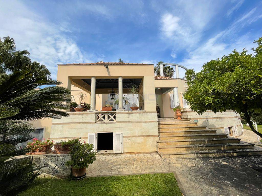 Villa con terrazzo, Siracusa tremilia